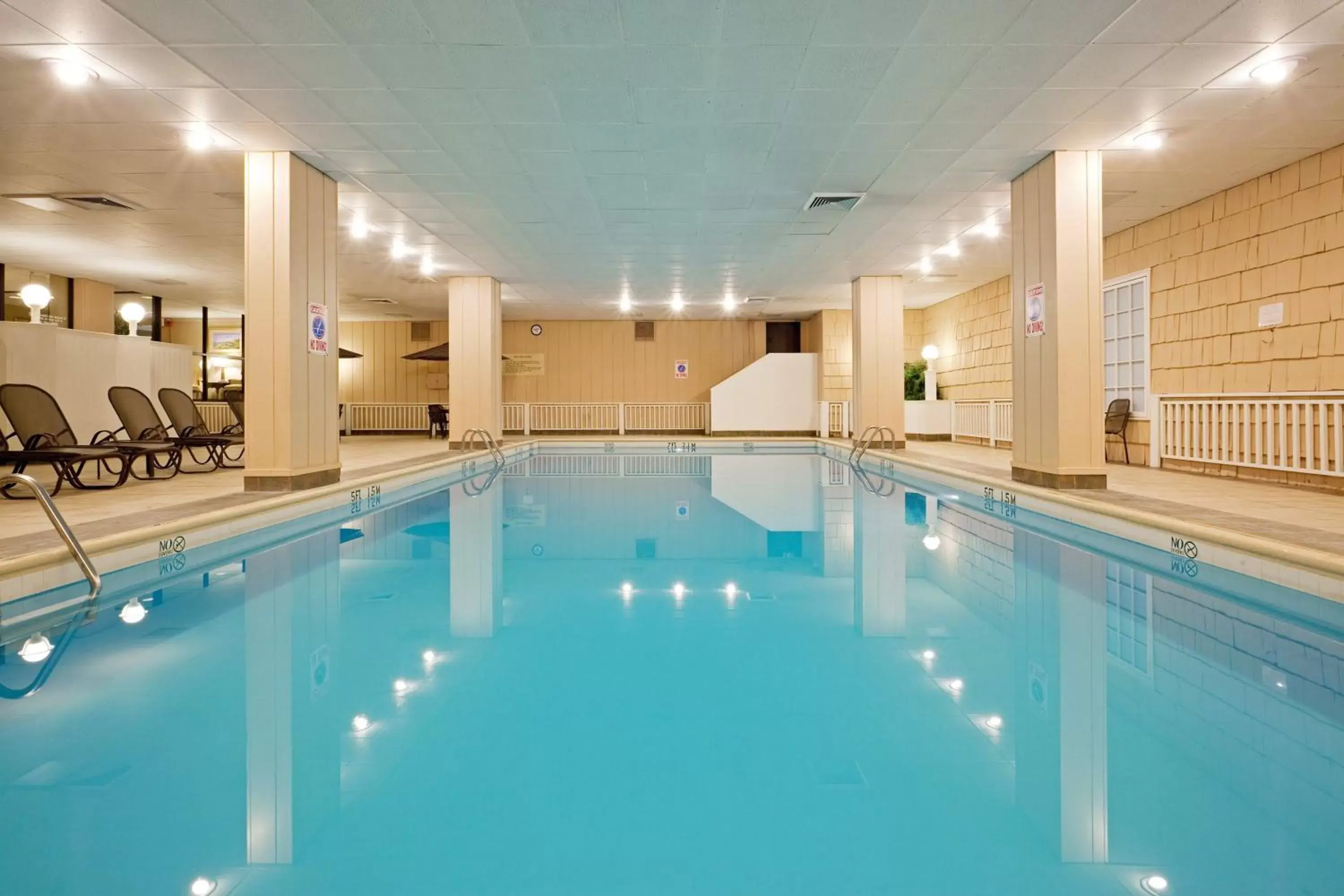 Swimming Pool in Holiday Inn Portland-By the Bay, an IHG Hotel