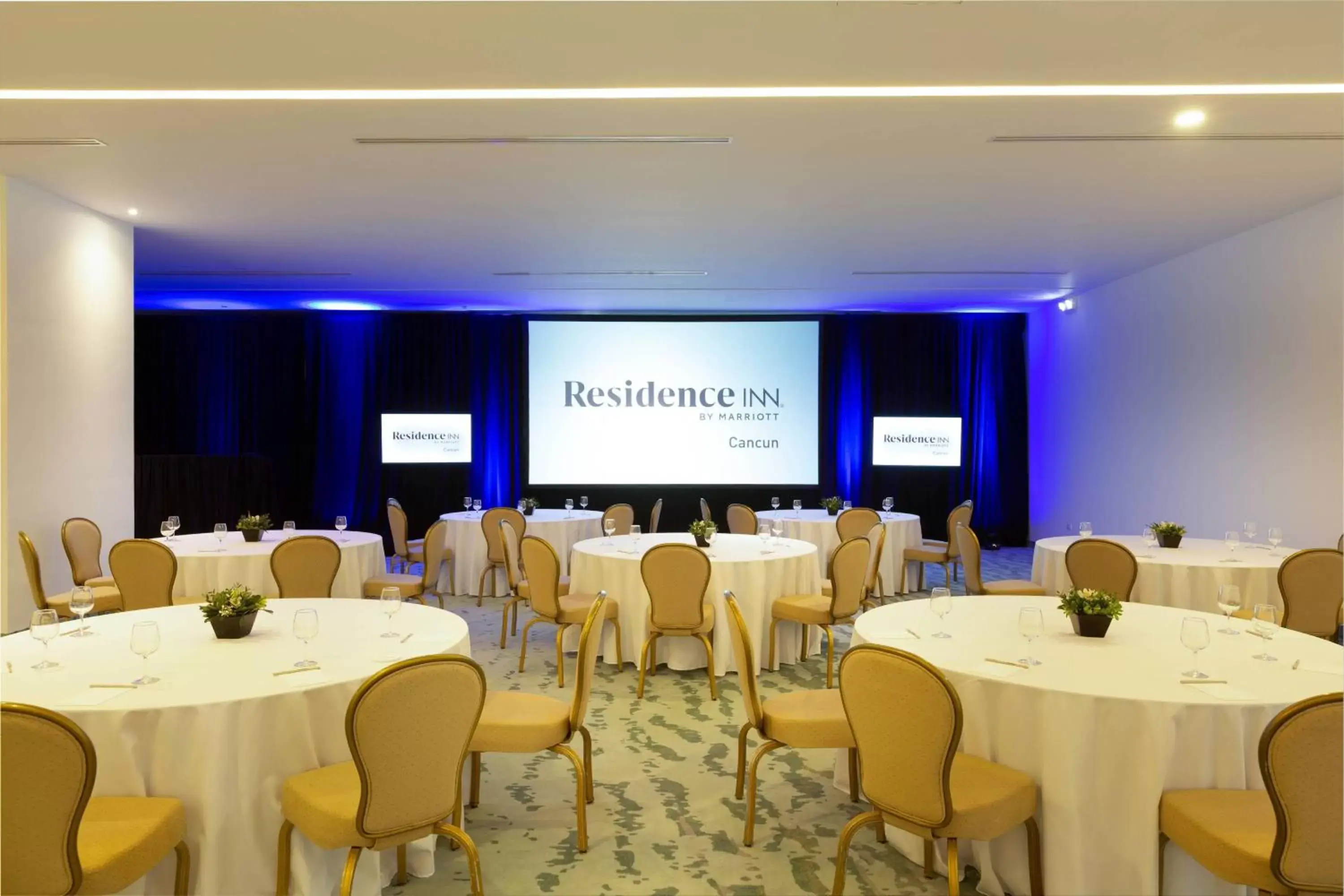 Meeting/conference room in Residence Inn by Marriott Cancun Hotel Zone