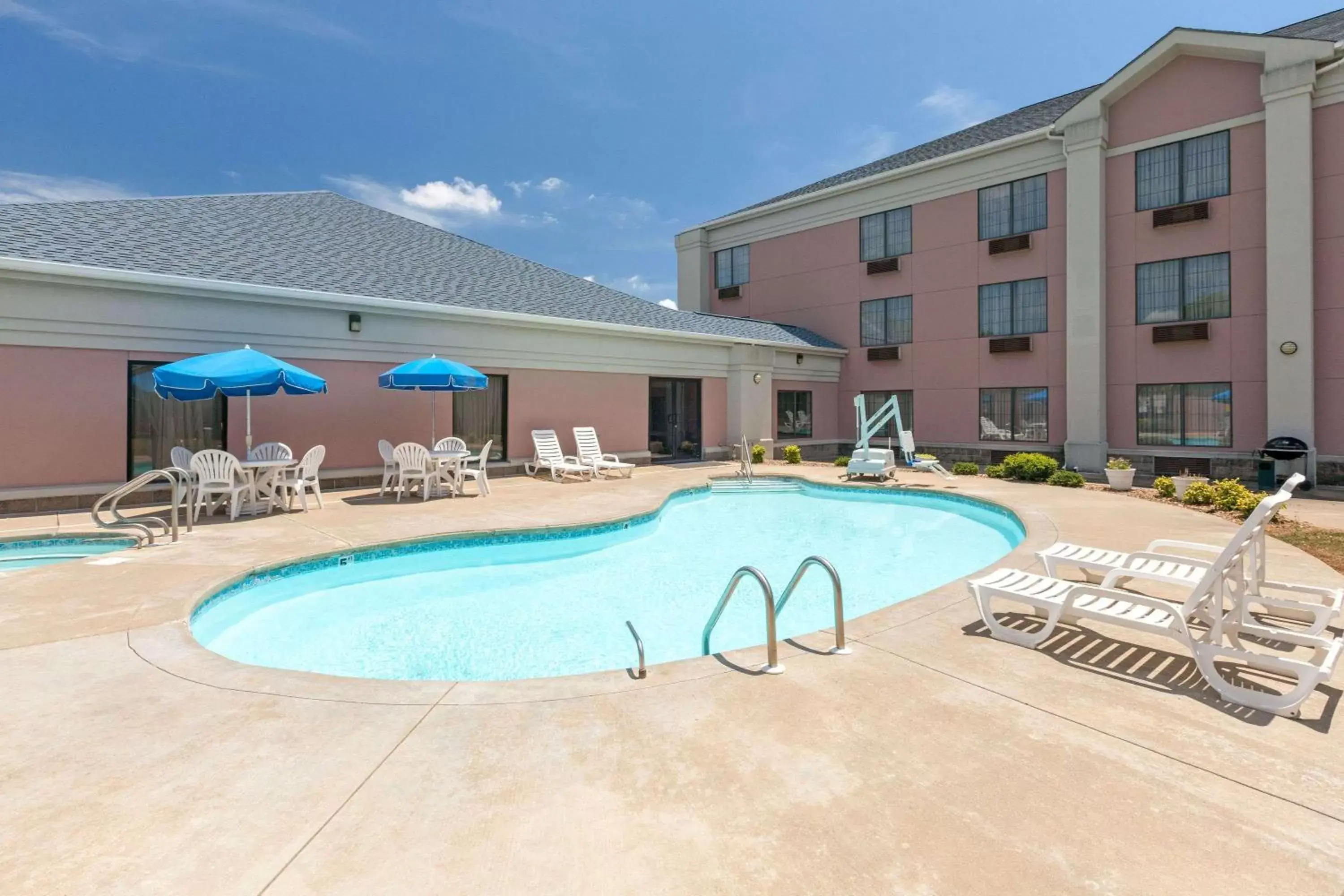 On site, Swimming Pool in Prime Inn & Suites Poteau