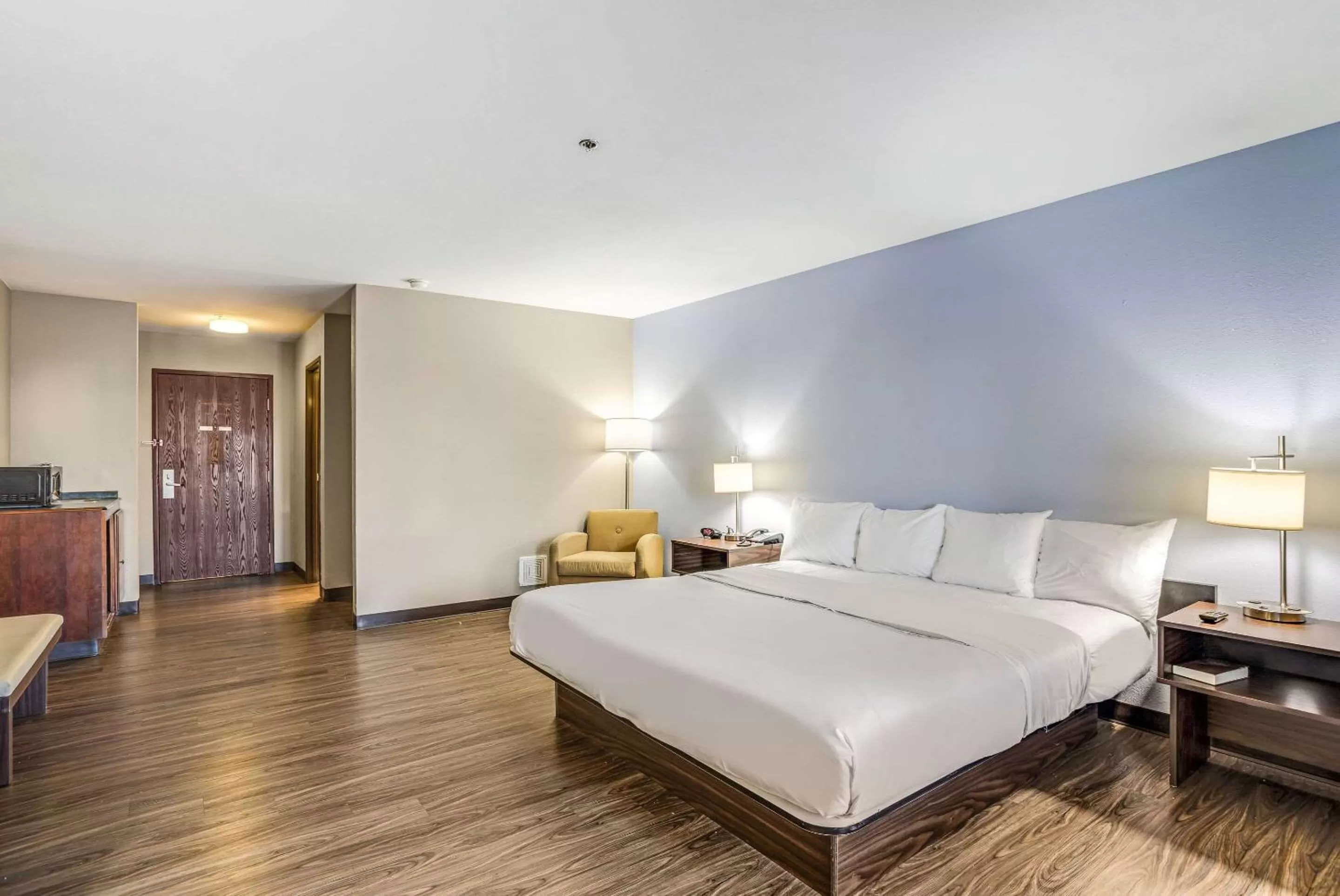 Photo of the whole room, Bed in Quality Inn Calvert City - Paducah East