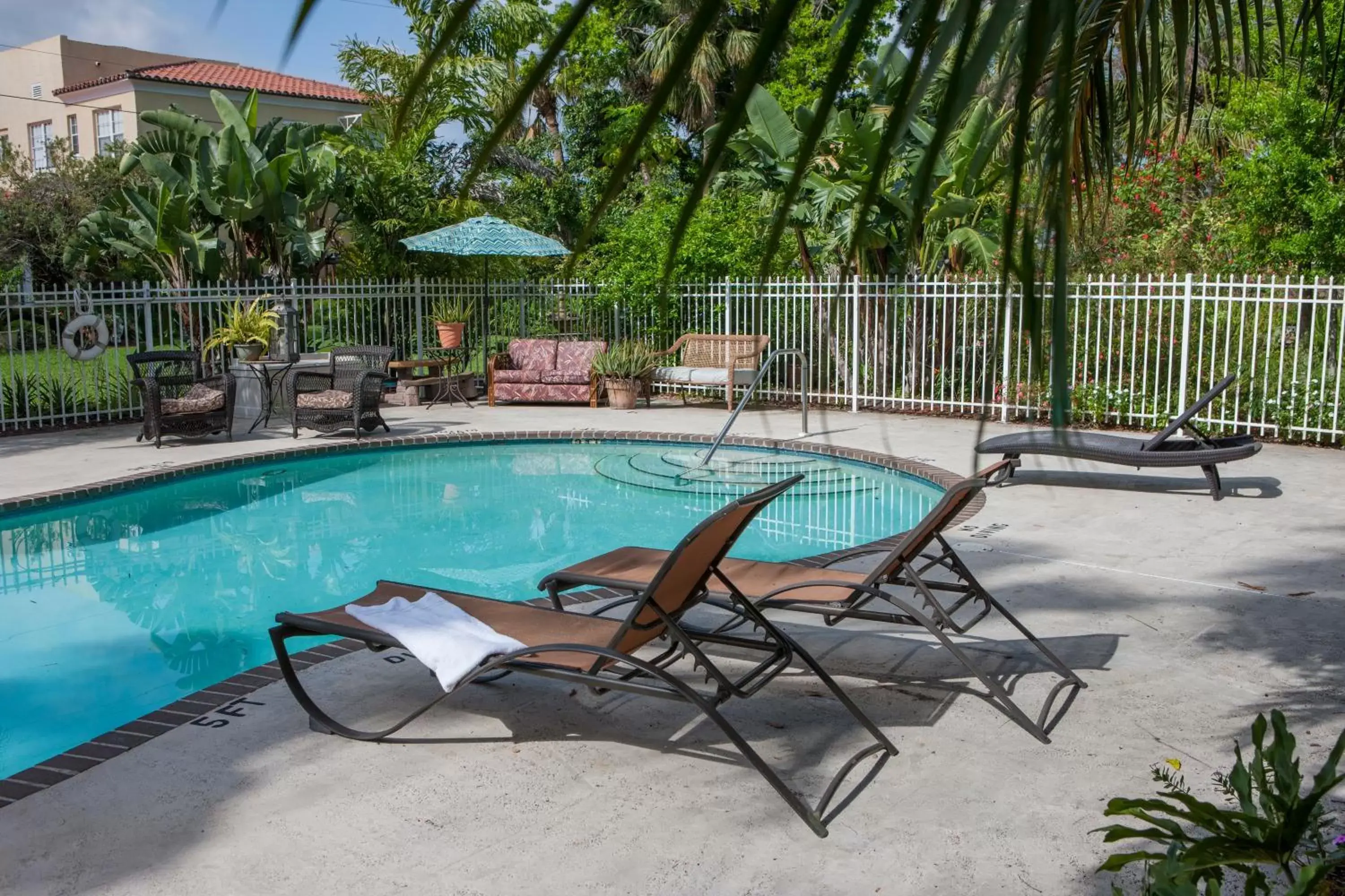 Swimming Pool in Seminole Inn