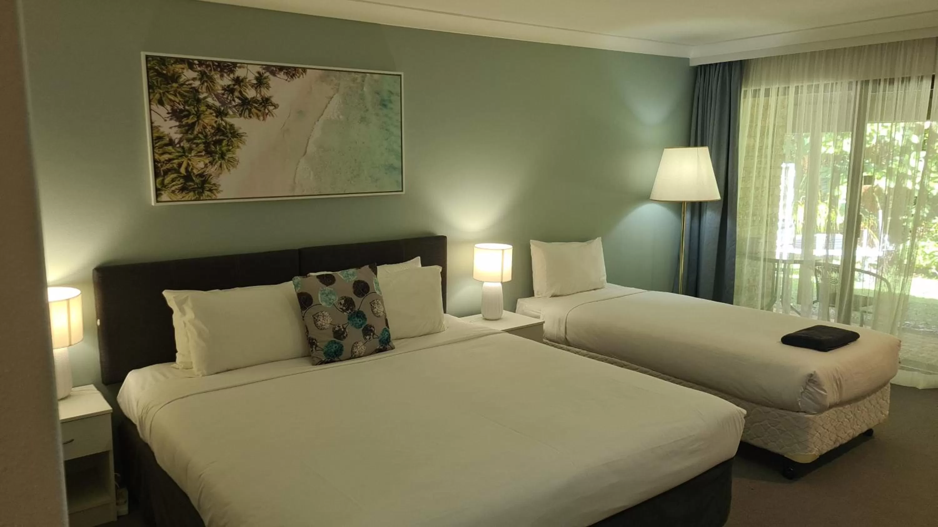 Photo of the whole room, Bed in Tea Gardens Motel