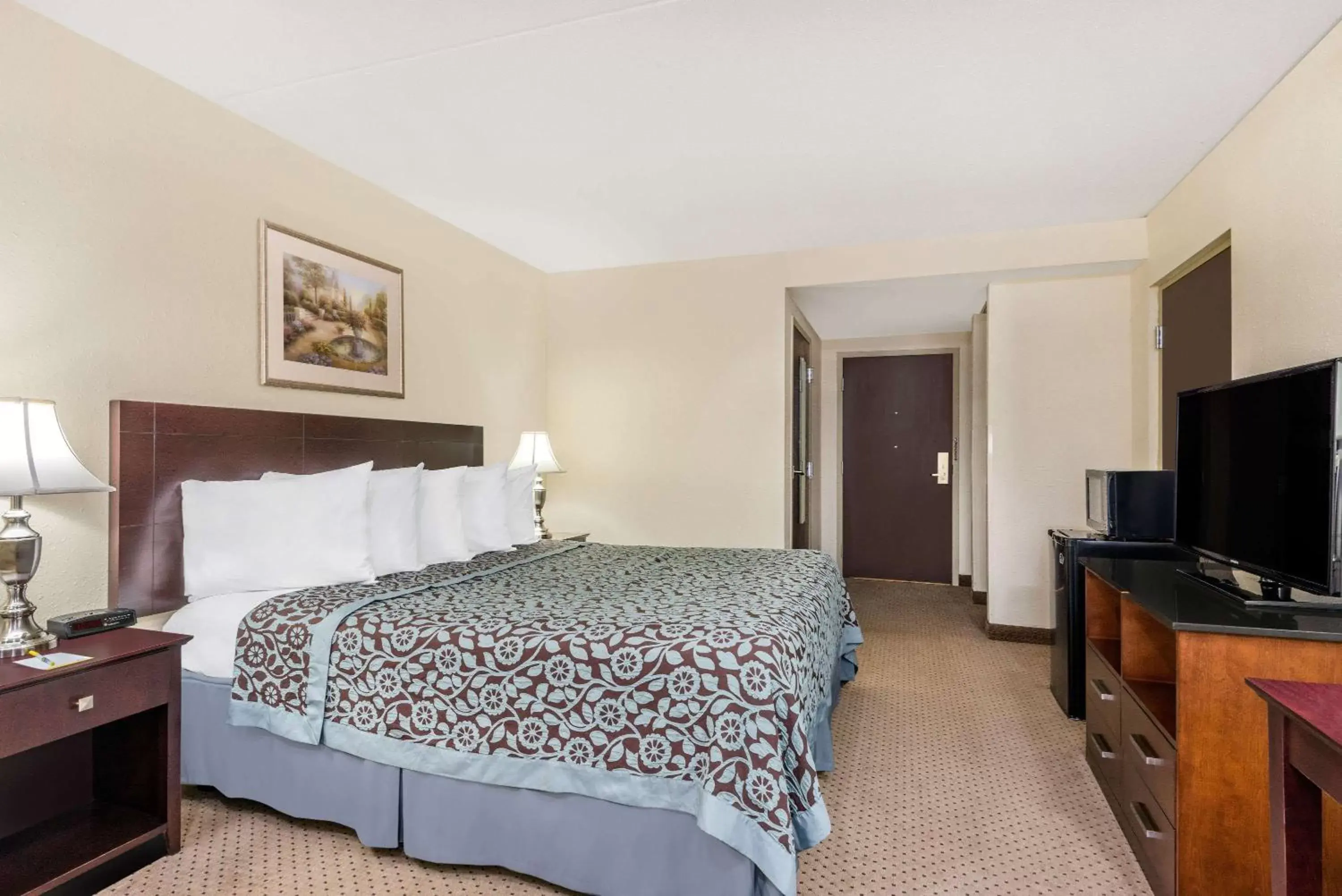 Photo of the whole room, Bed in Days Inn by Wyndham Indianapolis Northeast