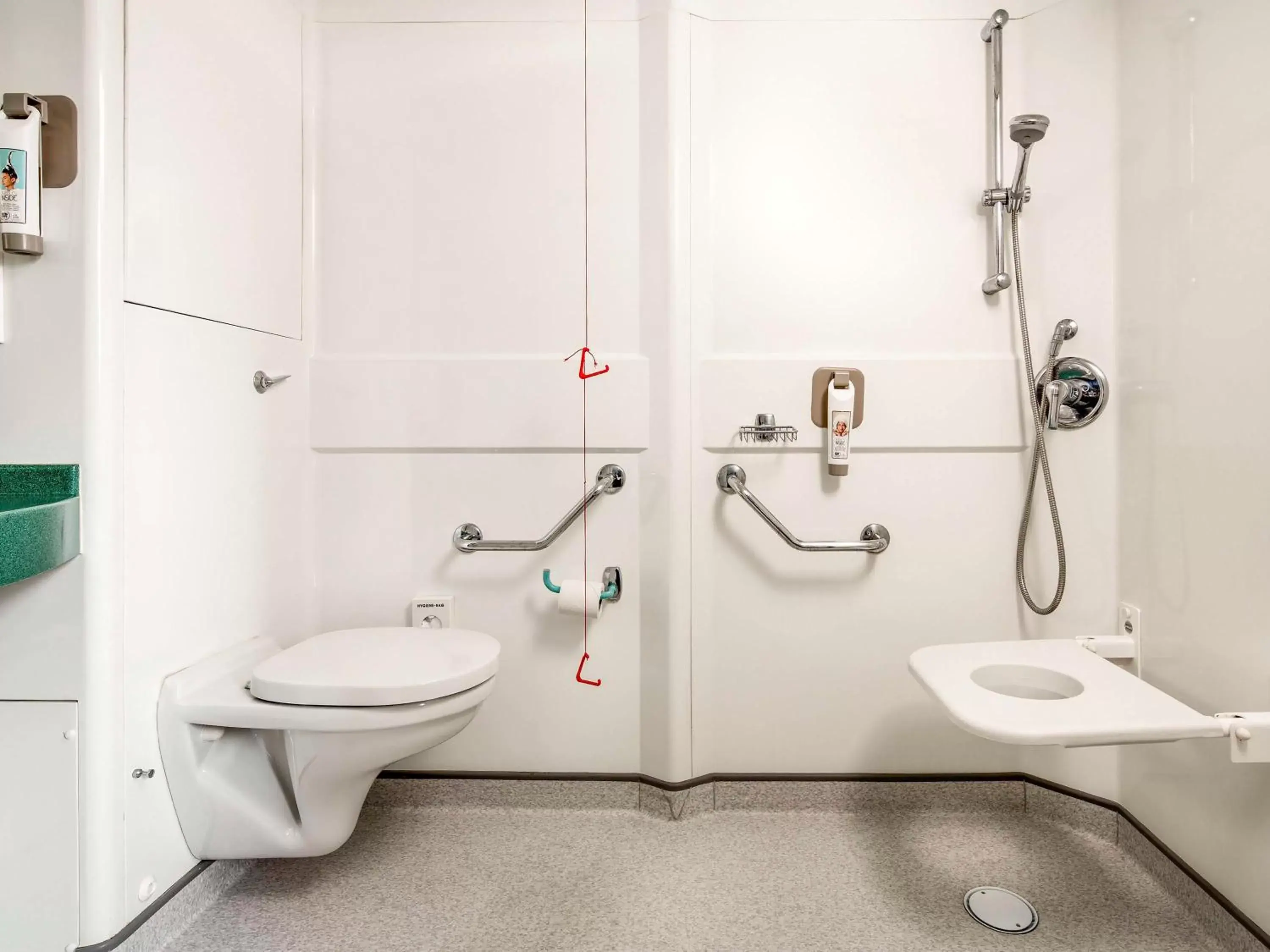 Bathroom in ibis Hull City Centre