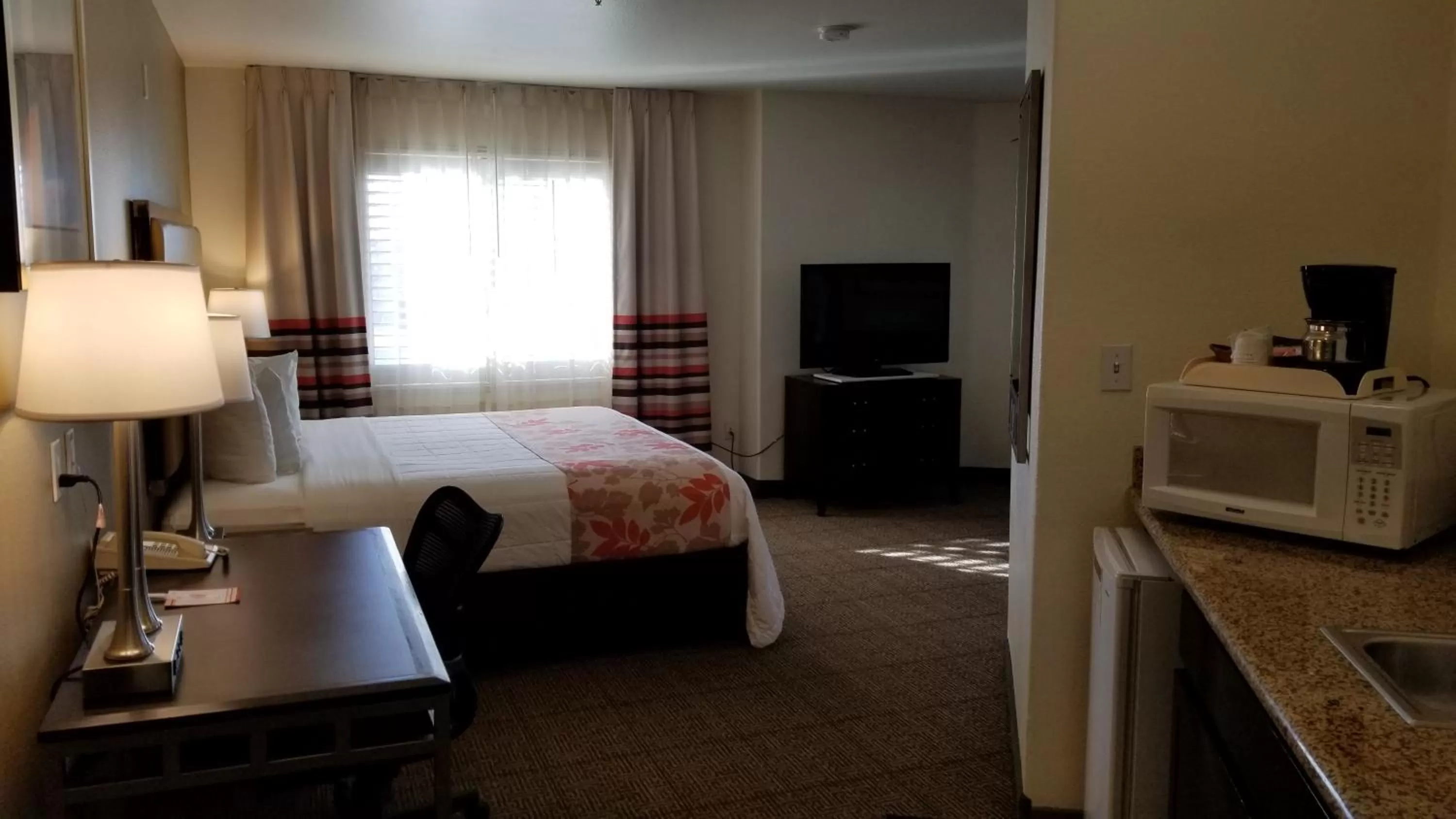 Bed in Hawthorn Suites