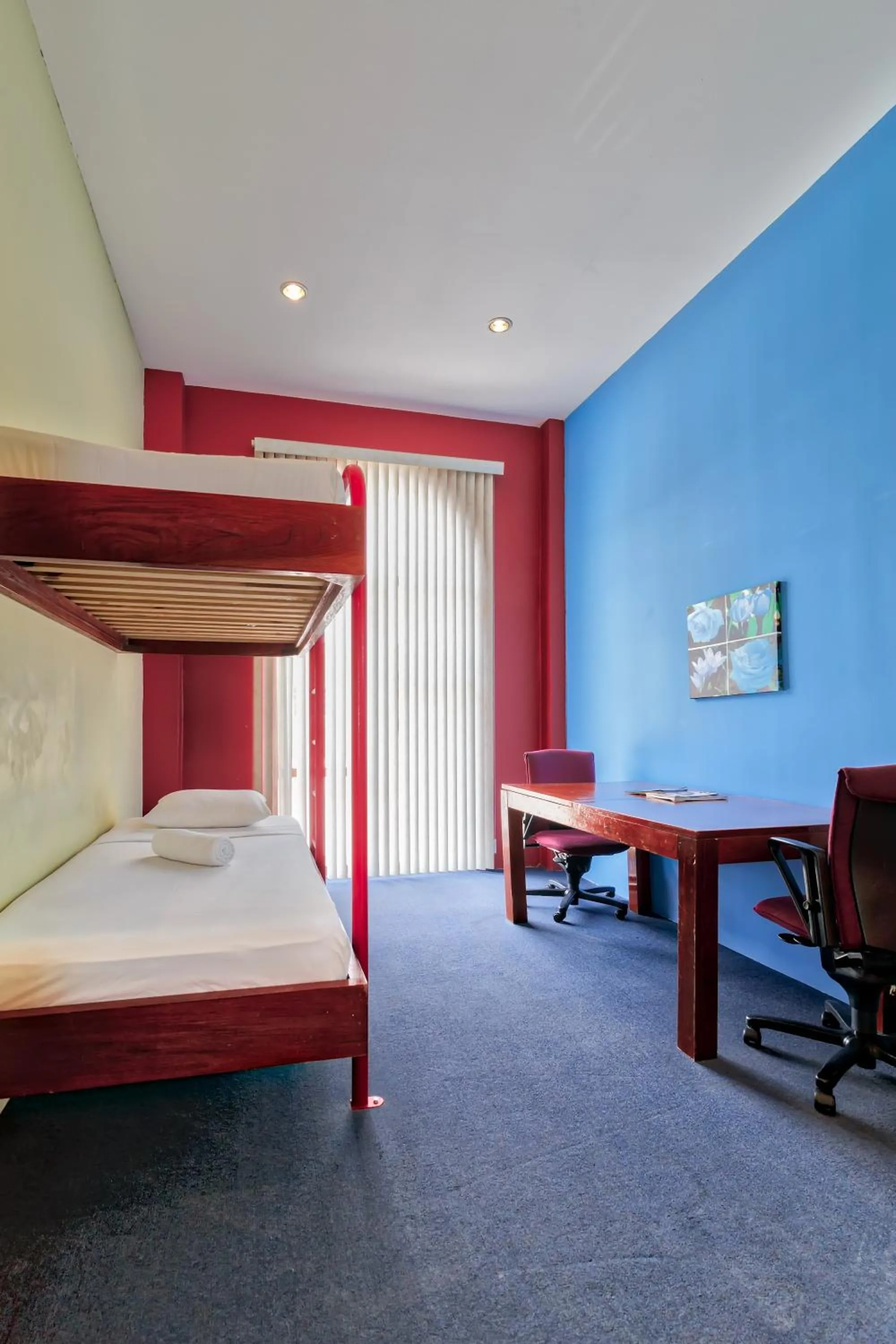 bunk bed in First Curacao Hostel