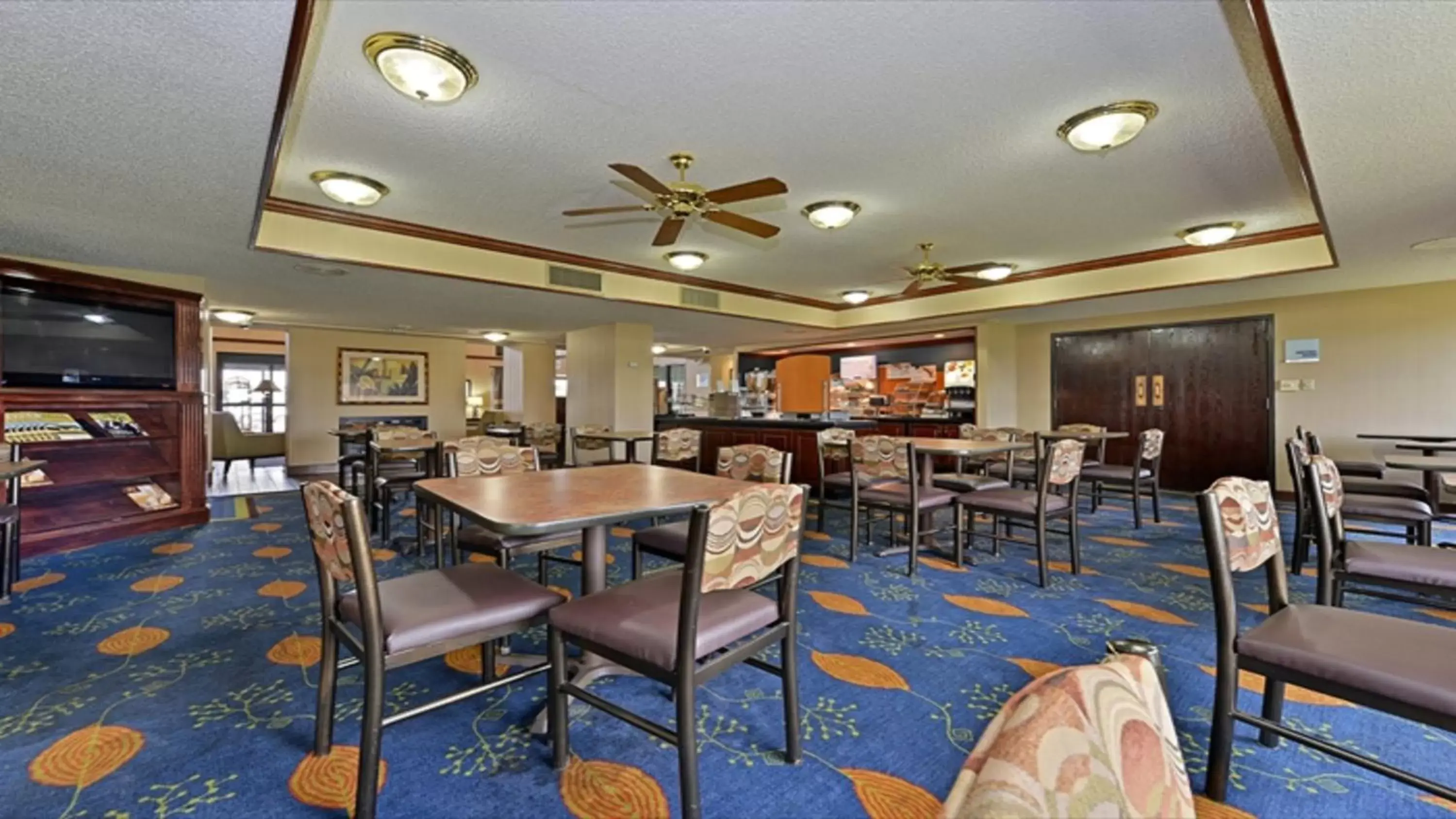 Lounge or bar, Restaurant/Places to Eat in La Quinta by Wyndham Jonesboro