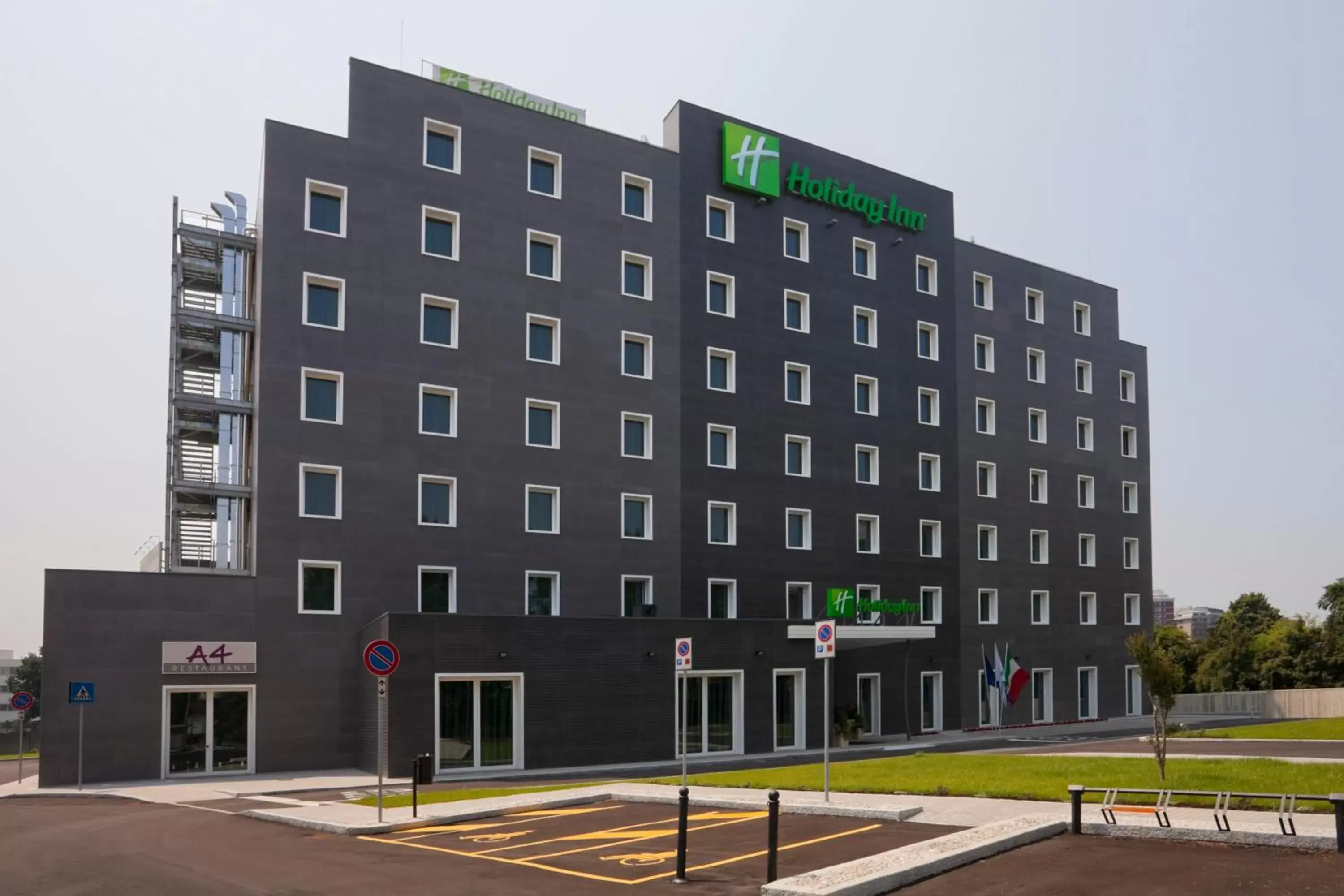 Property Building in Holiday Inn Milan Nord Zara, an IHG Hotel