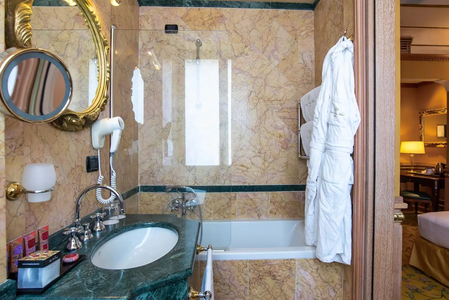 Bathroom in River Palace Hotel