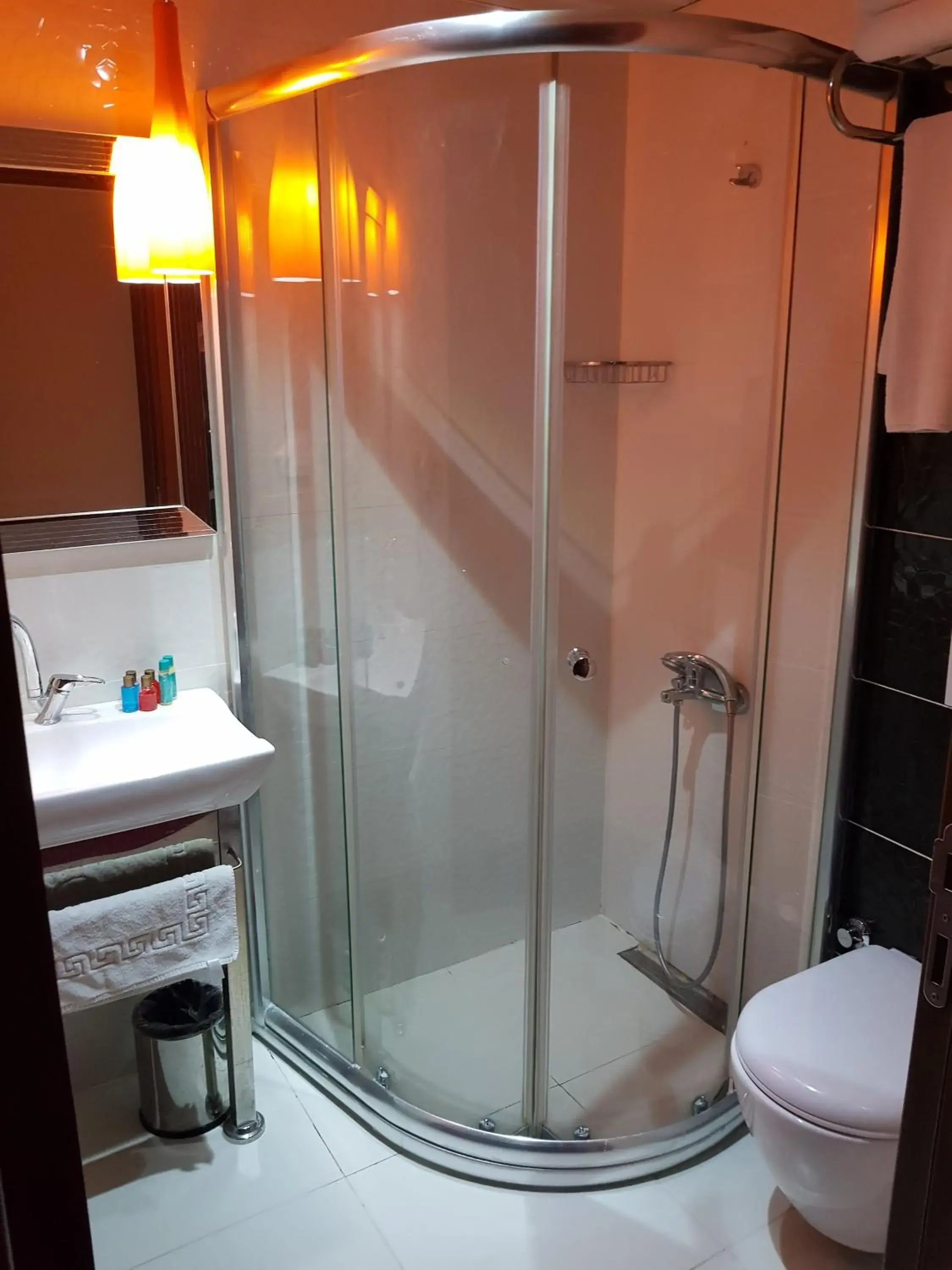Shower, Bathroom in Ismira Hotel Ankara