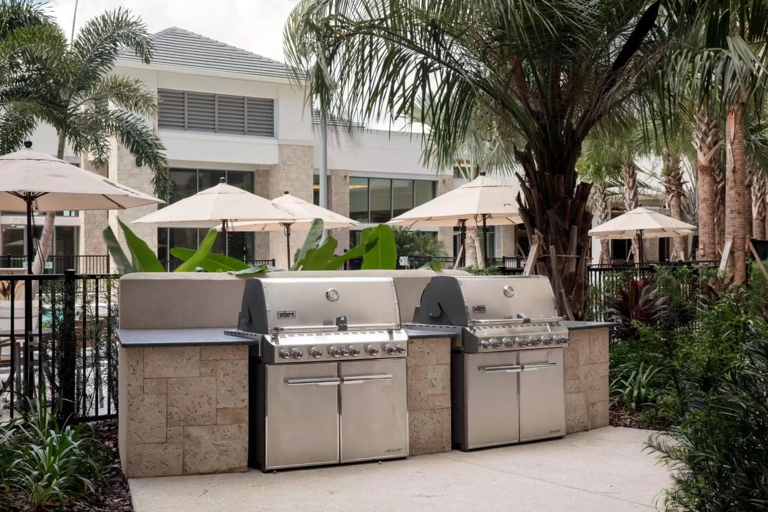 Restaurant/places to eat, BBQ Facilities in SpringHill Suites by Marriott Orlando Theme Parks/Lake Buena Vista