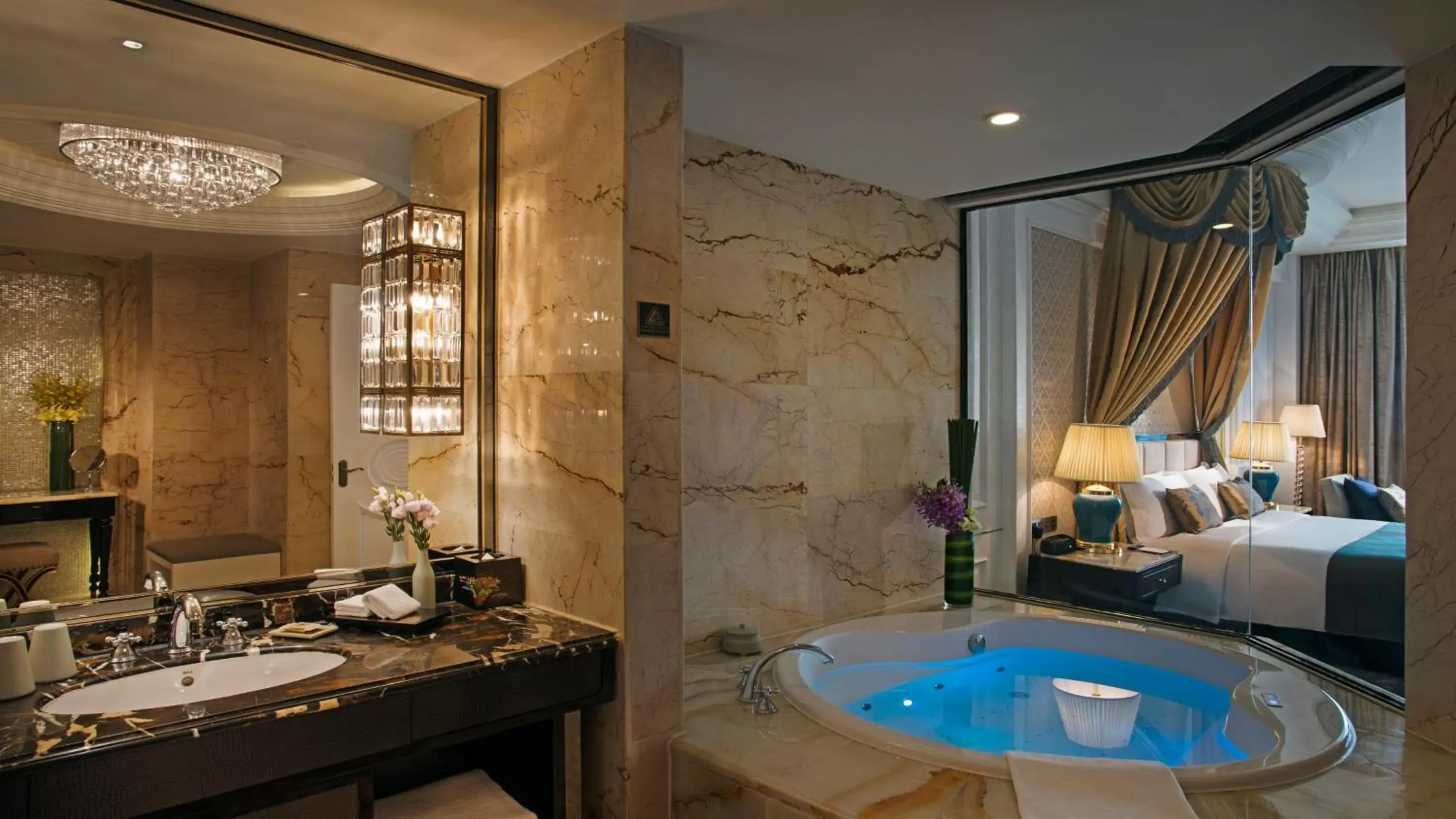 Bedroom, Bathroom in InterContinental Chengdu Global Center, an IHG Hotel