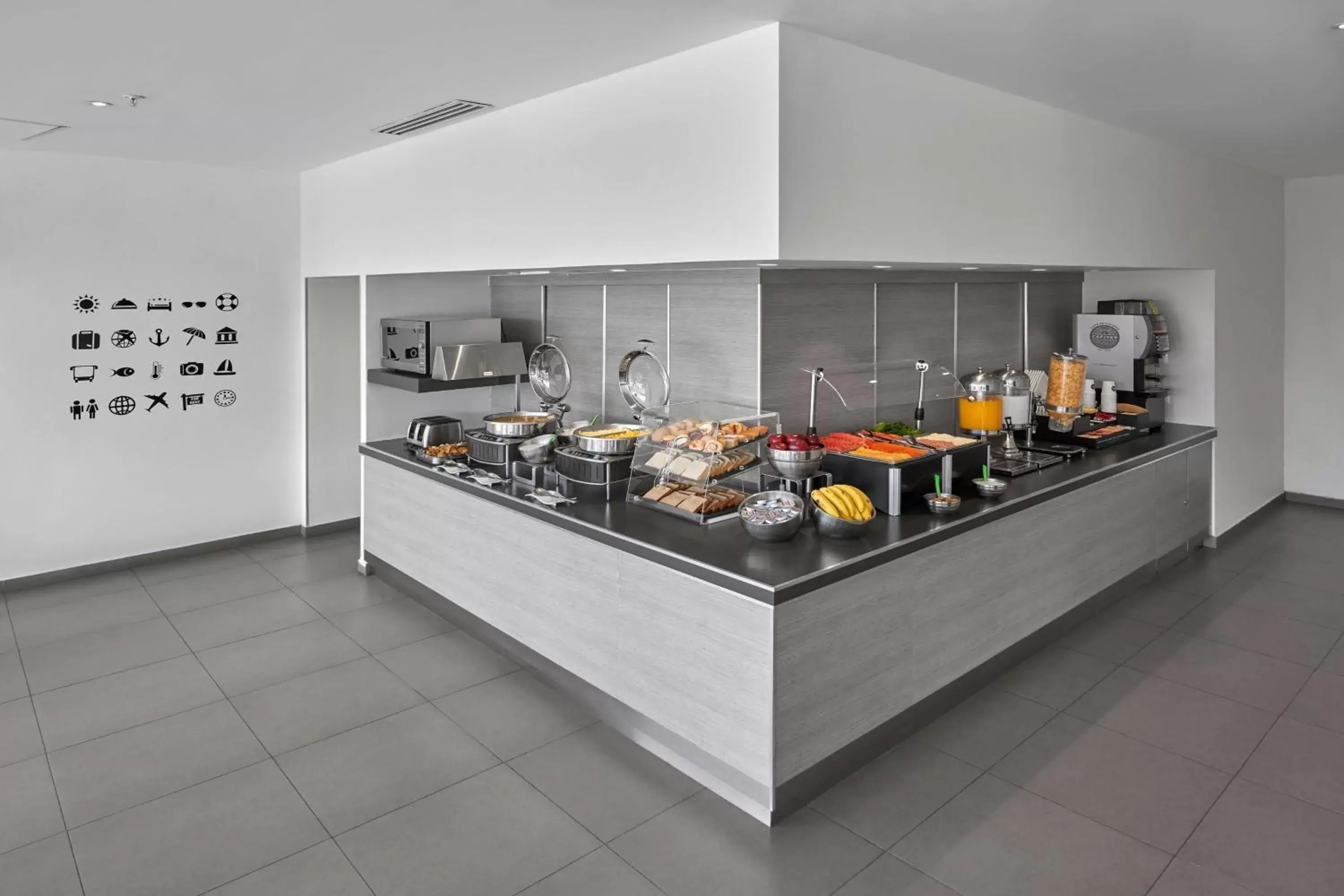 Breakfast, Kitchen/Kitchenette in City Express Junior by Marriott Aguascalientes Centro