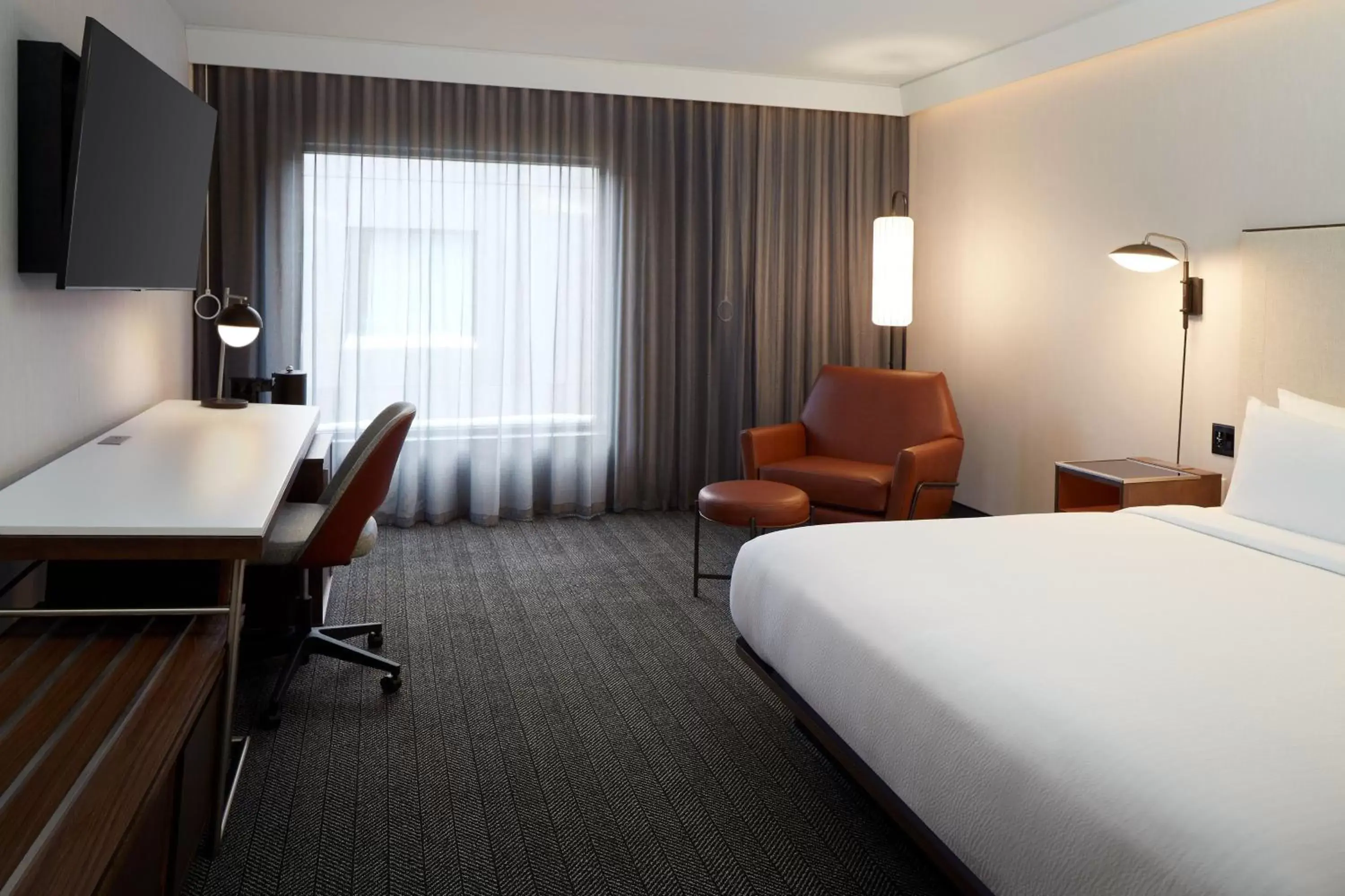 Photo of the whole room in Courtyard by Marriott Montreal Midtown