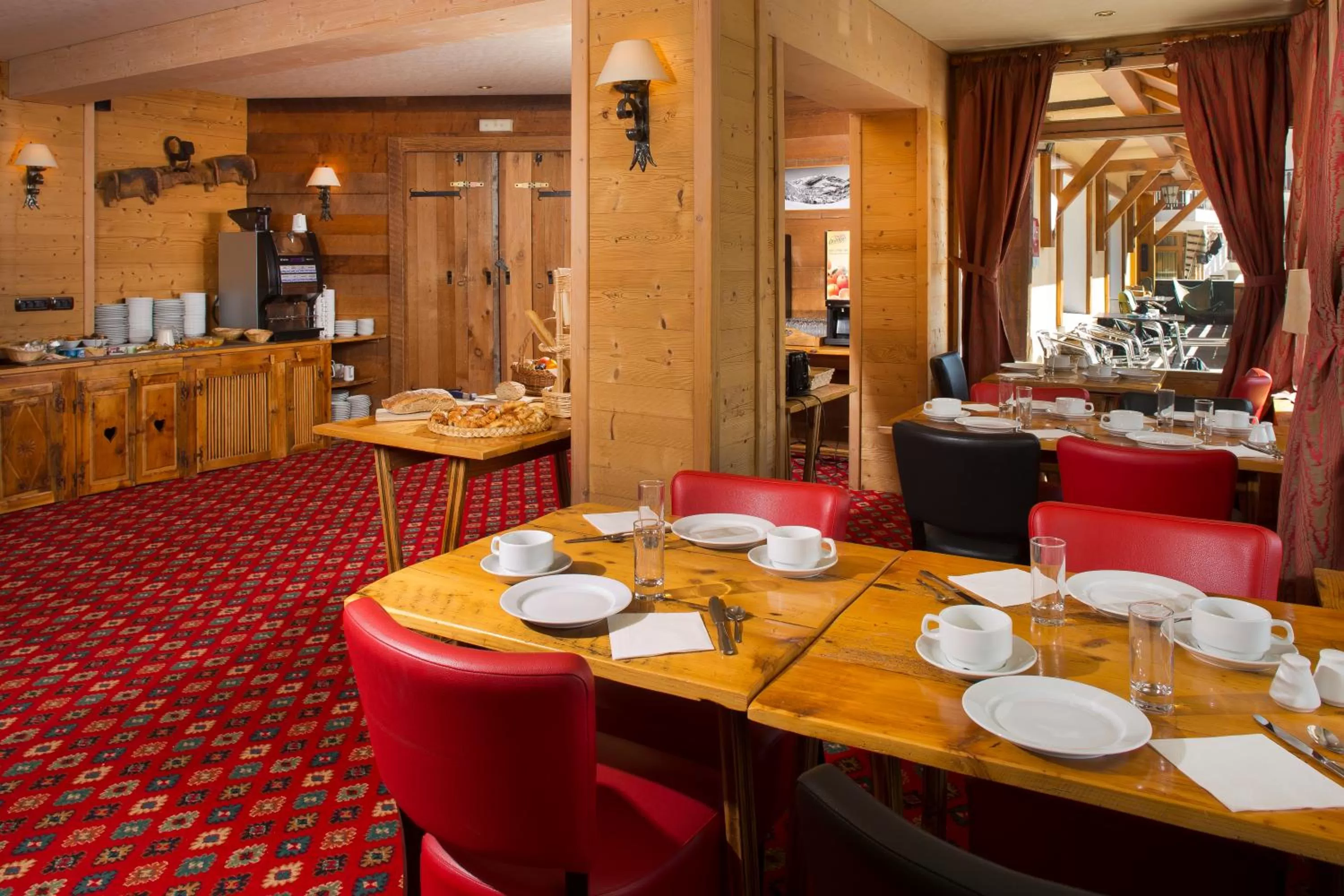 Buffet breakfast in Beaulieu