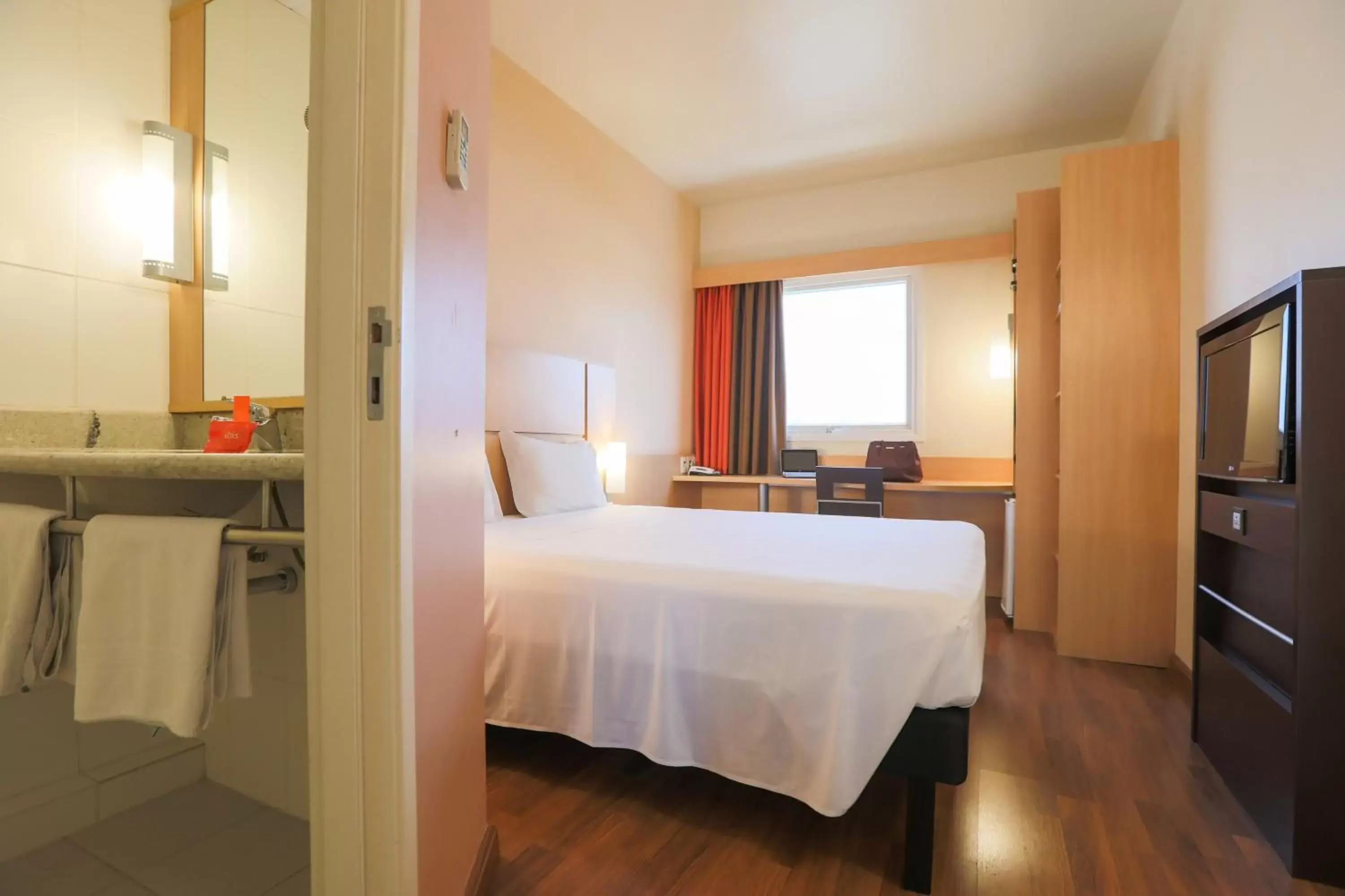 Bed in ibis Montes Claros Shopping