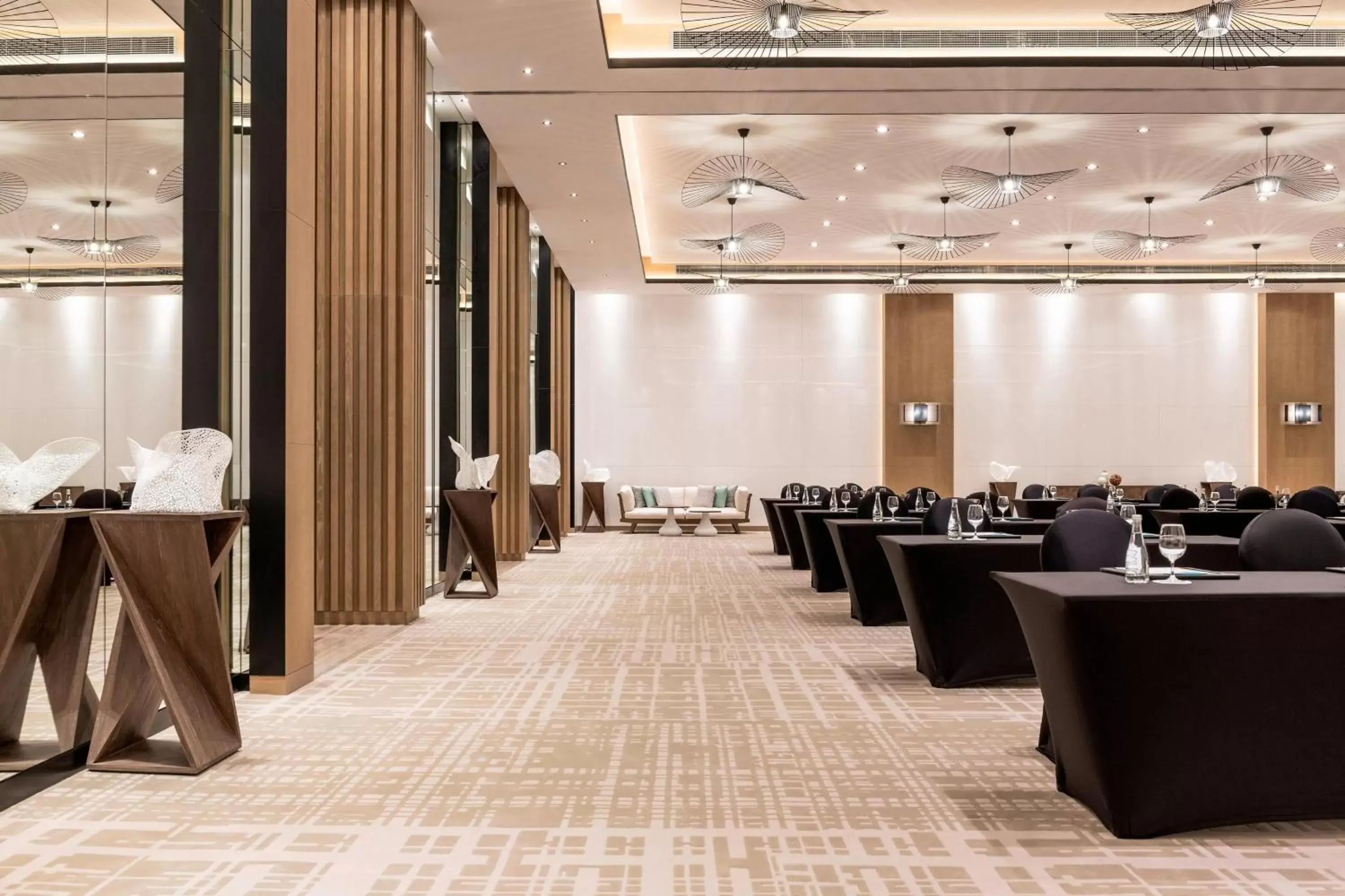 Meeting/conference room, Restaurant/Places to Eat in Le Royal Meridien Beach Resort & Spa Dubai