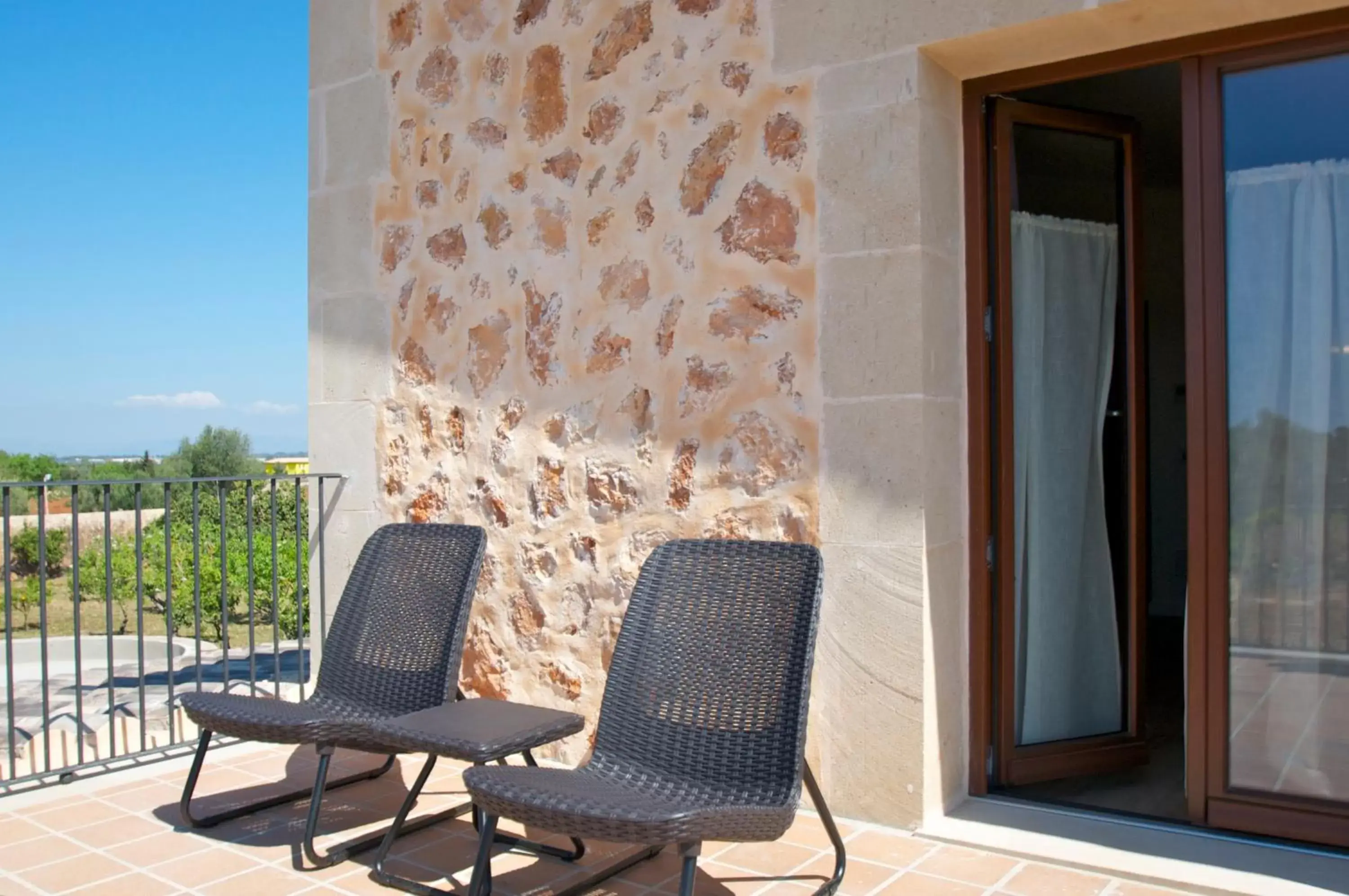 Balcony/Terrace in Bennoc Petit Hotel