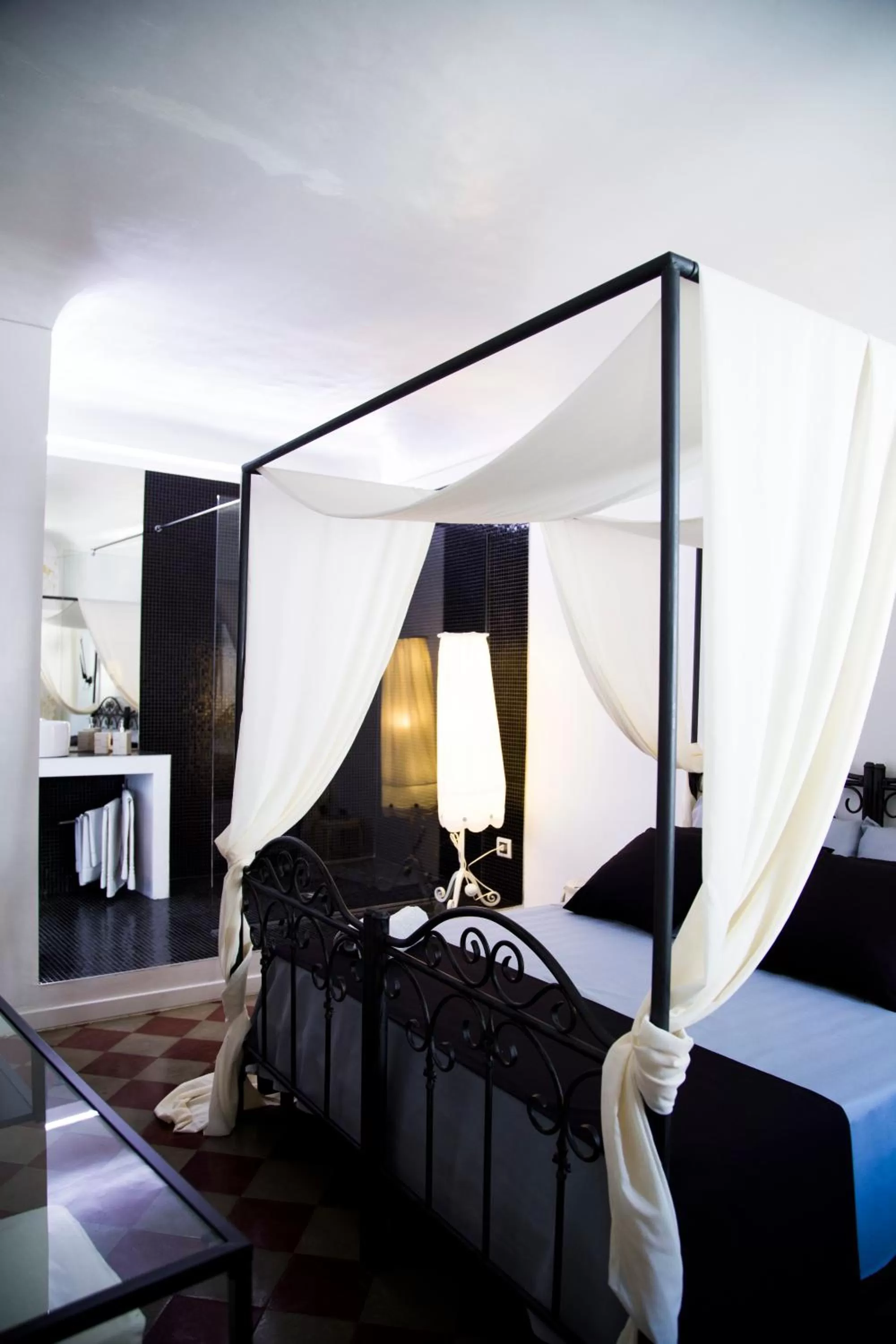 Photo of the whole room, Bed in Community Rooms & Wine