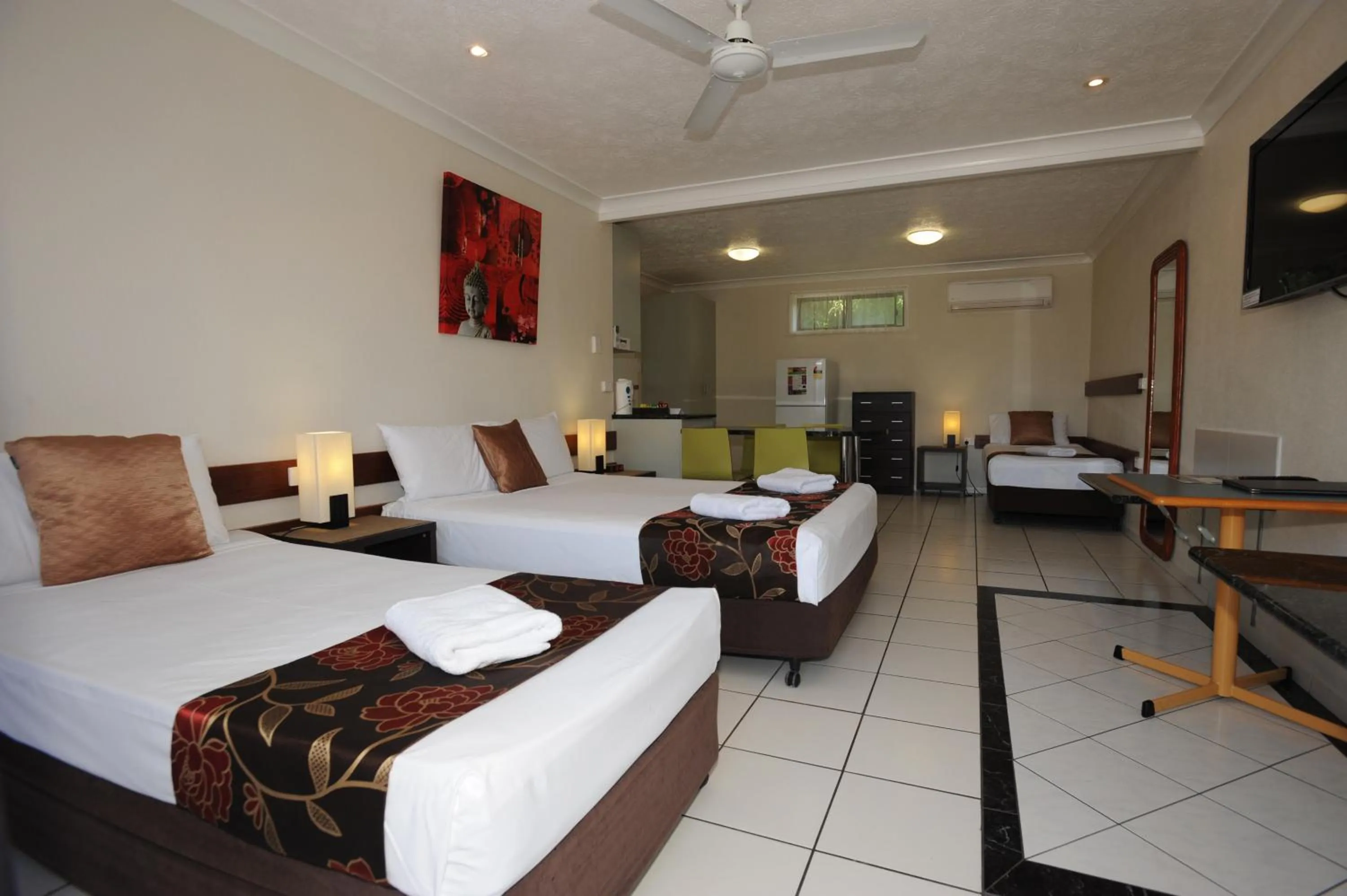 Pet Friendly Standard Family Room with Kitchenette  in Shoredrive Motel