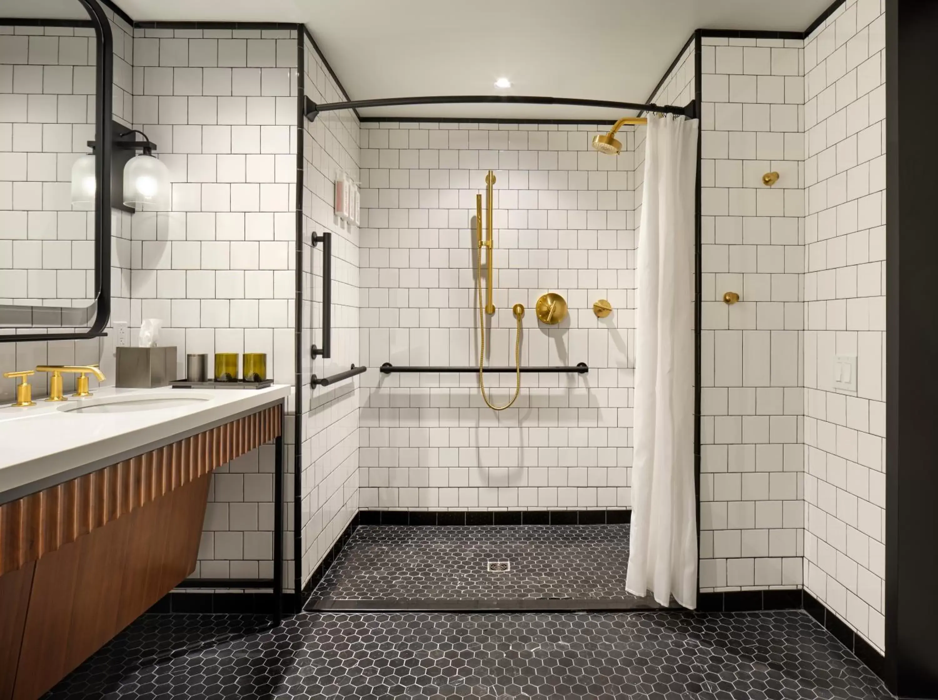 Shower, Bathroom in 21c Museum Hotel St Louis