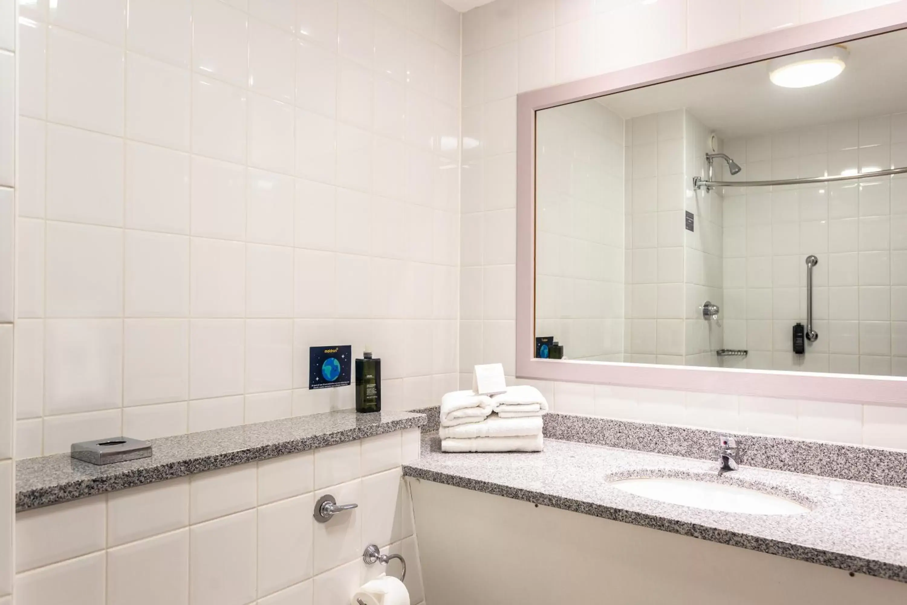 Shower, Bathroom in Maldron Hotel & Leisure Centre, Oranmore Galway