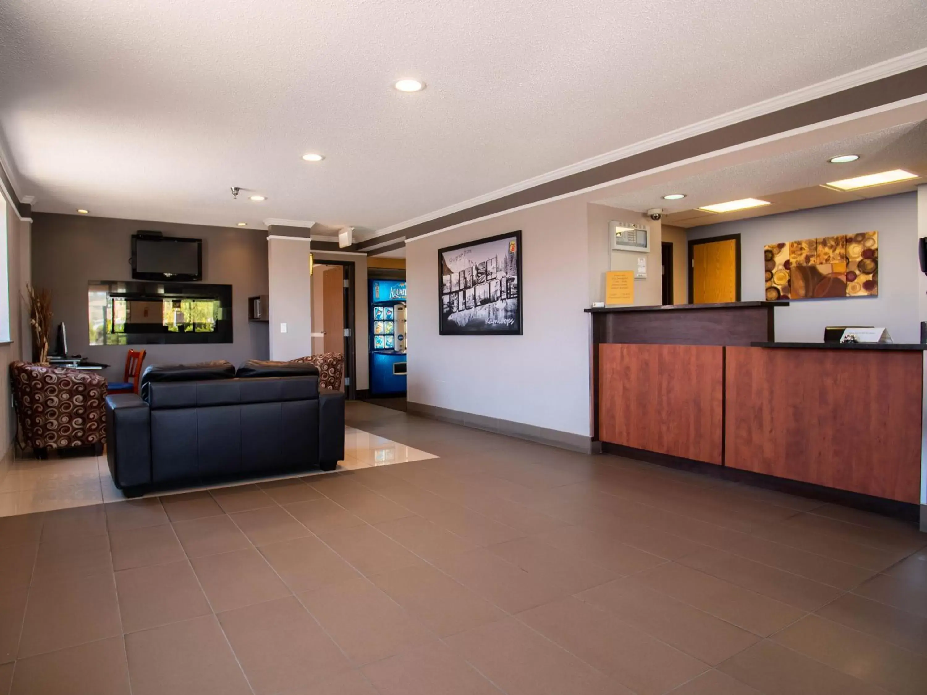 Lobby or reception, Lobby/Reception in Super 8 by Wyndham Kamloops On The Hill