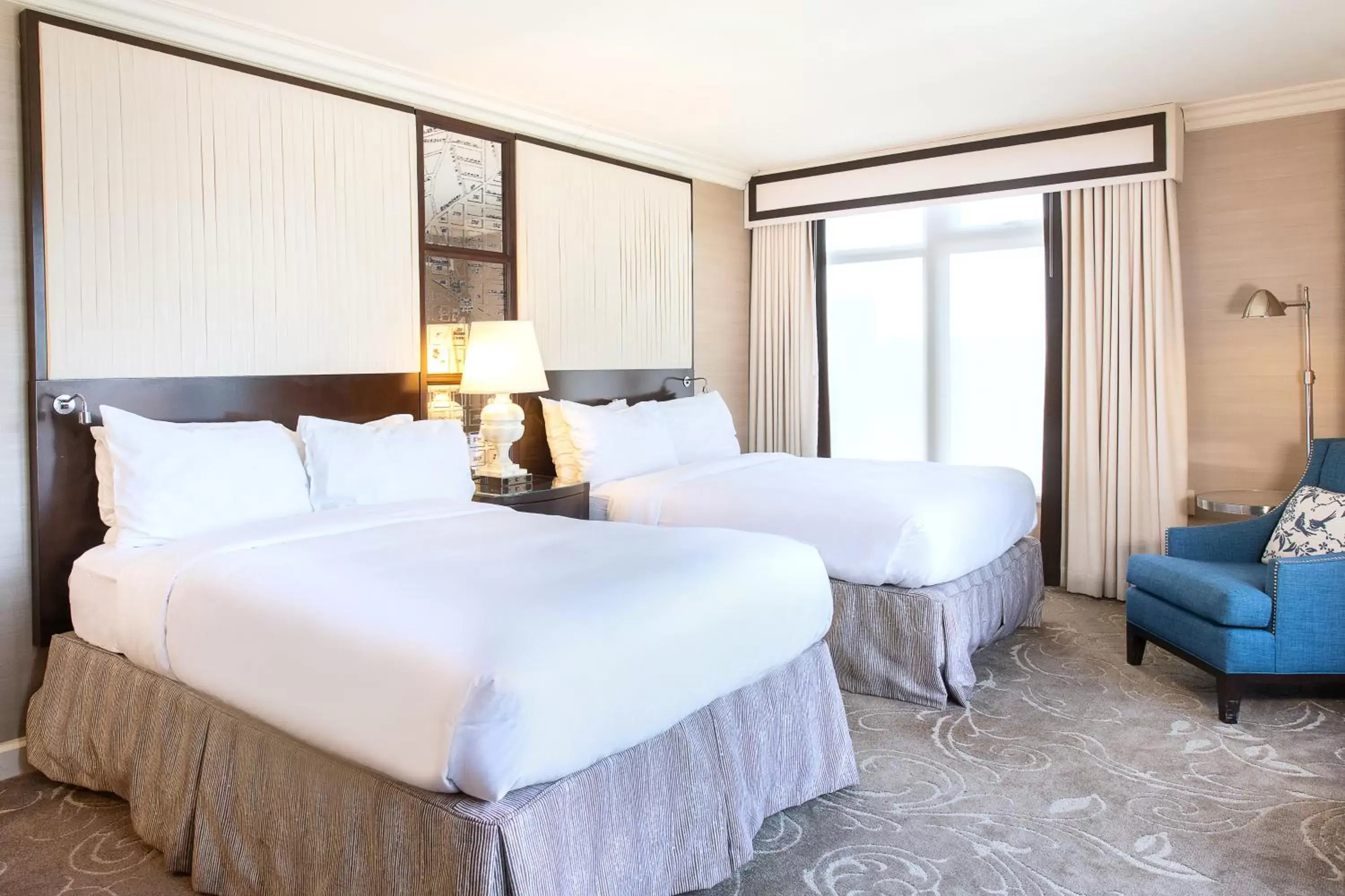 Photo of the whole room, Bed in Hamilton Hotel - Washington DC