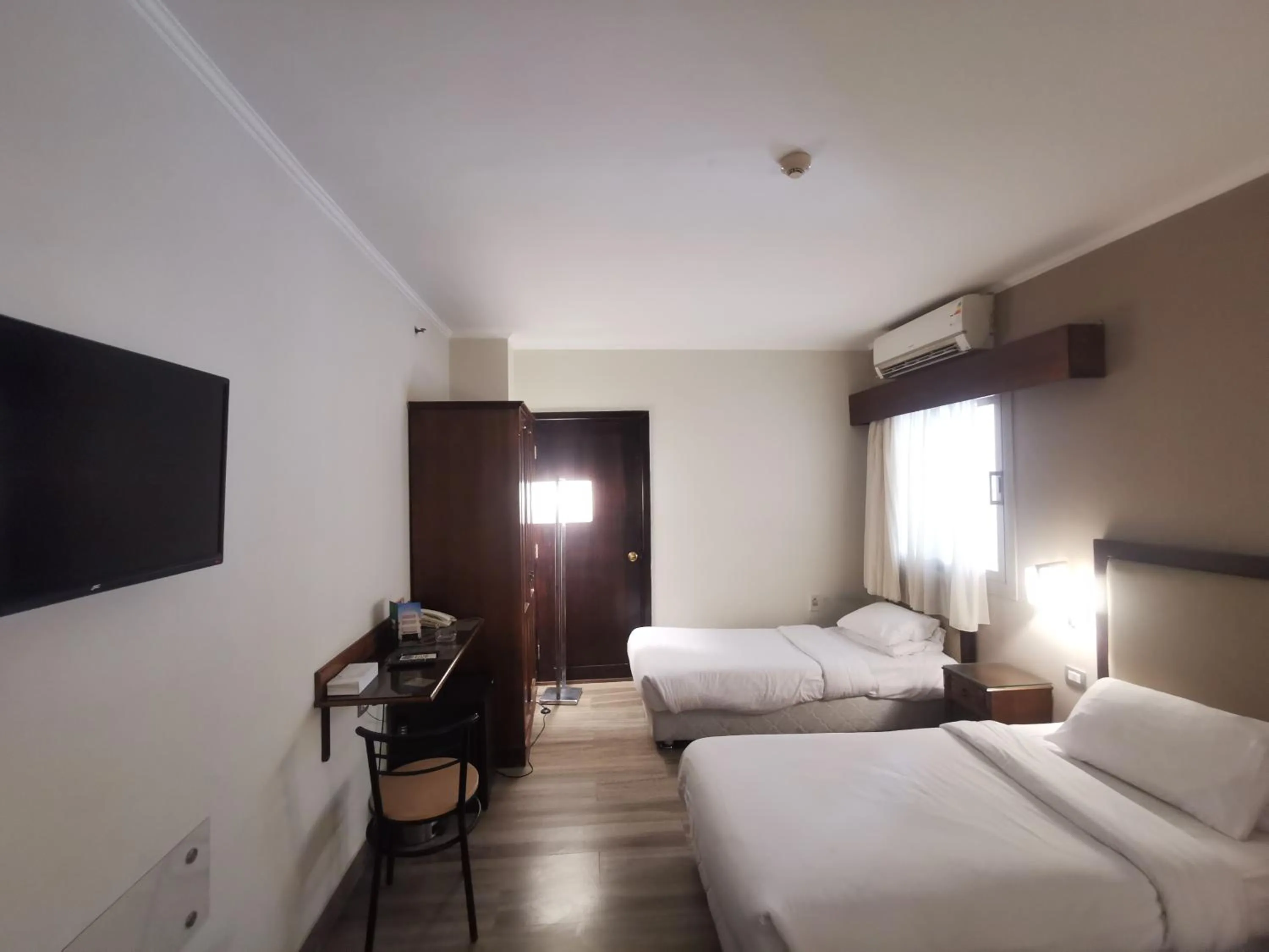 TV and multimedia, Bed in Green Plaza Inn '''Business &Families Only'''