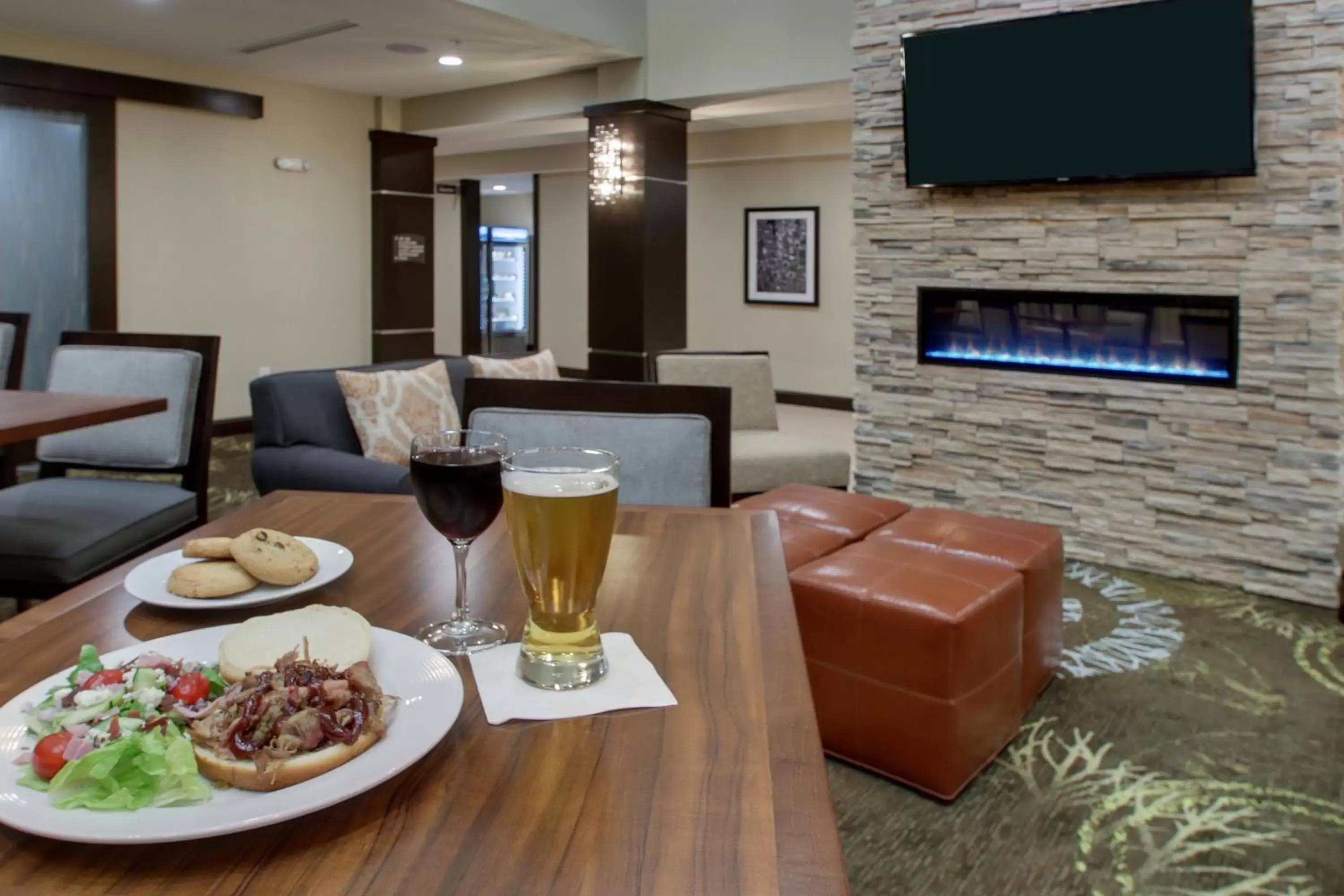 Food and drinks in Staybridge Suites Plano - The Colony, an IHG Hotel