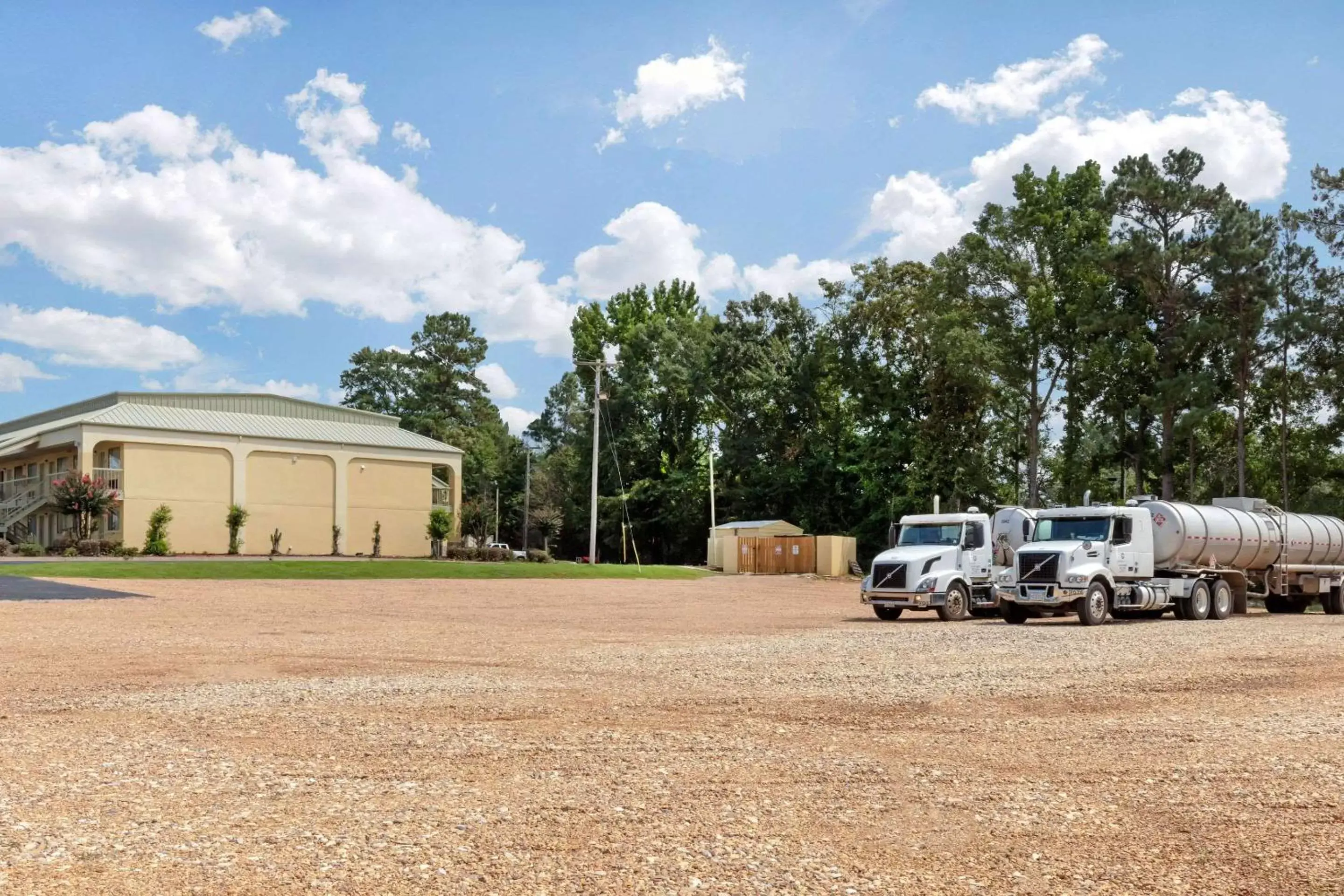 Other, Property Building in Quality Inn McComb