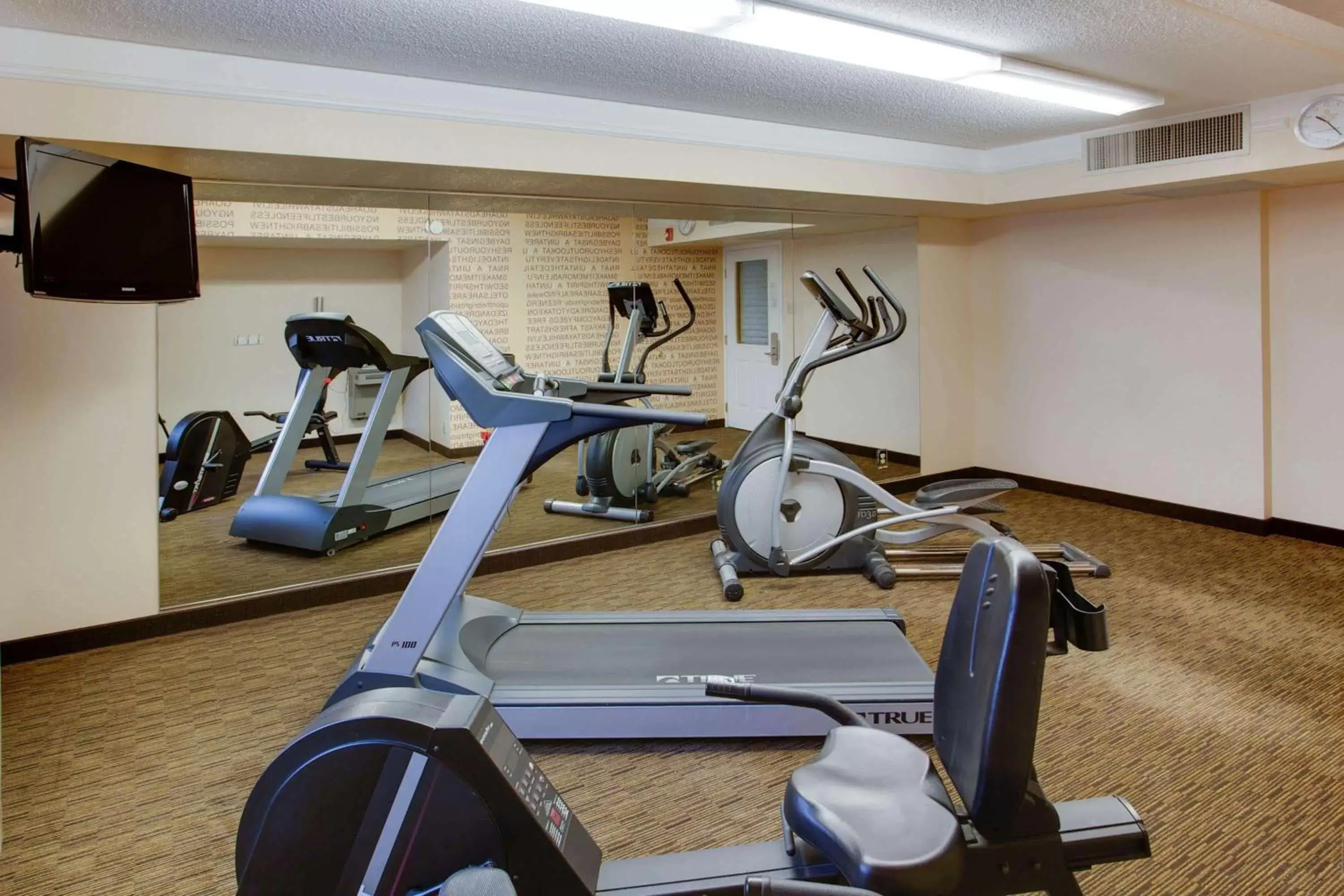 Fitness centre/facilities, Fitness Center/Facilities in La Quinta Inn by Wyndham Pittsburgh Airport