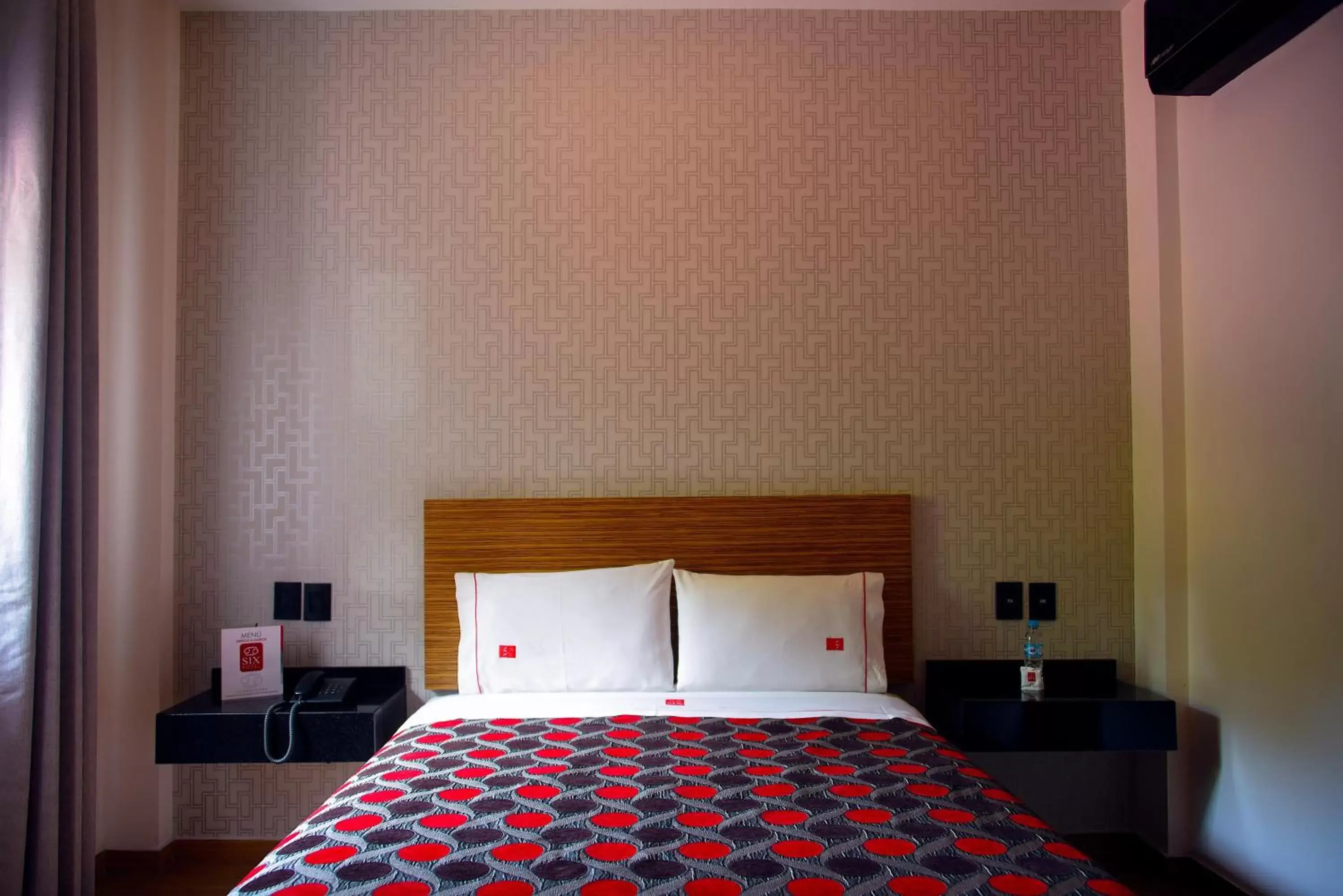 Photo of the whole room, Bed in Six Hotel Guadalajara Expiatorio