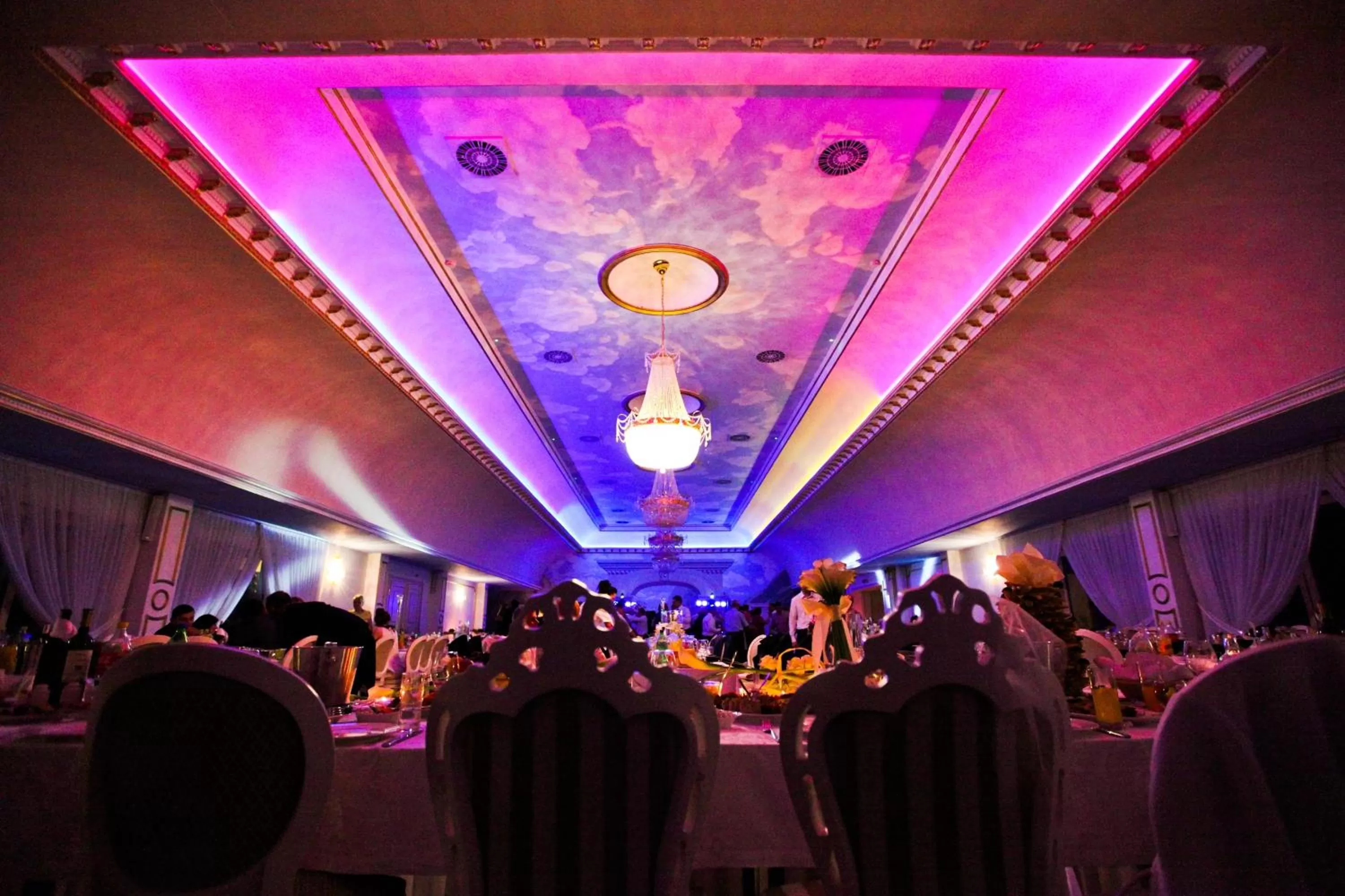 Nightclub / DJ in Hotel Kiston