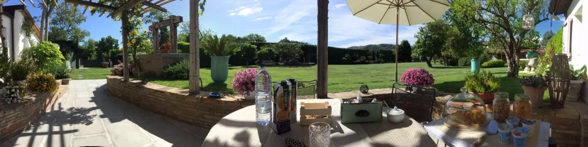 Garden view in La Pergola B&B