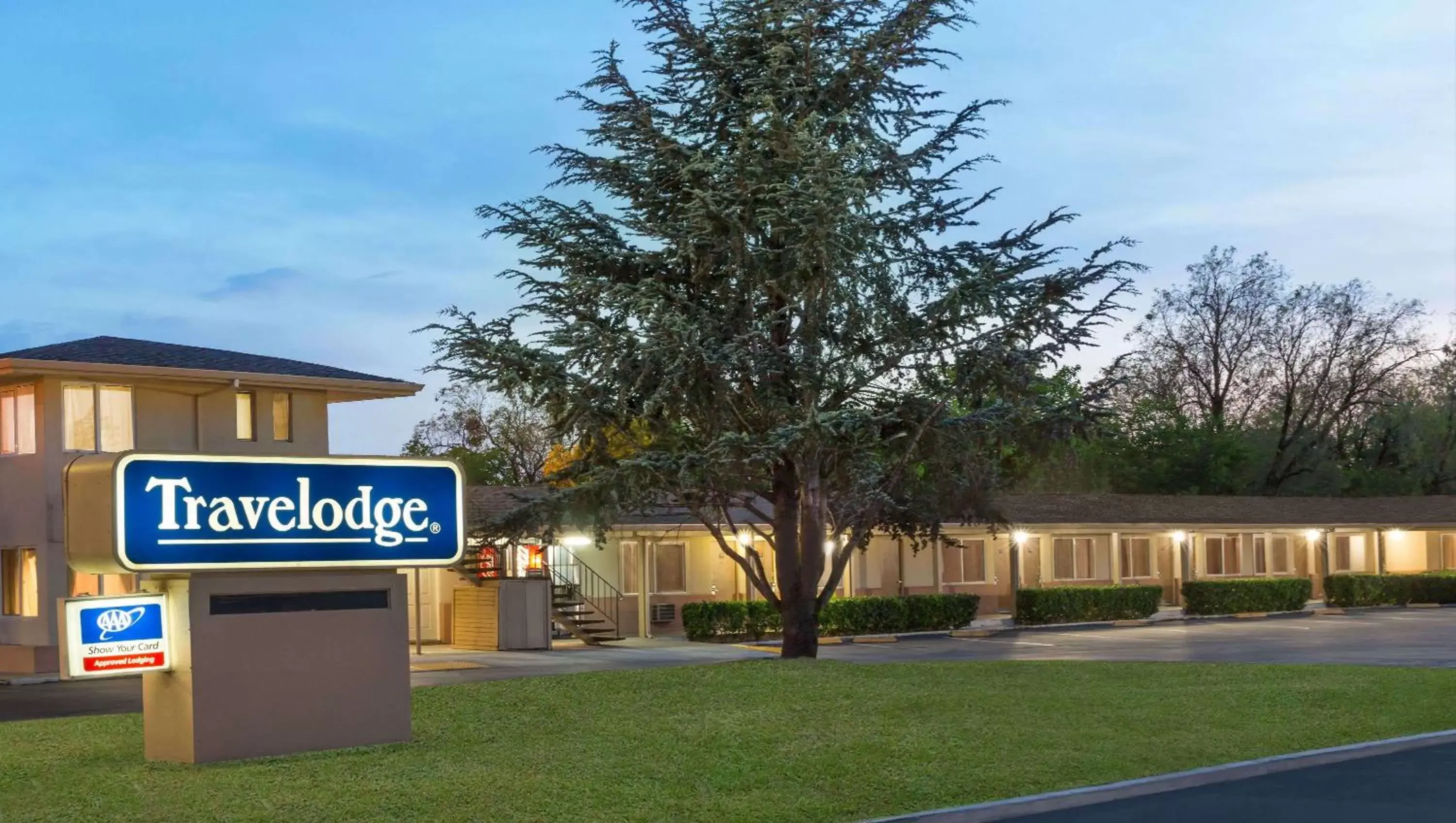 Property building in Travelodge by Wyndham Santa Rosa Wine Country