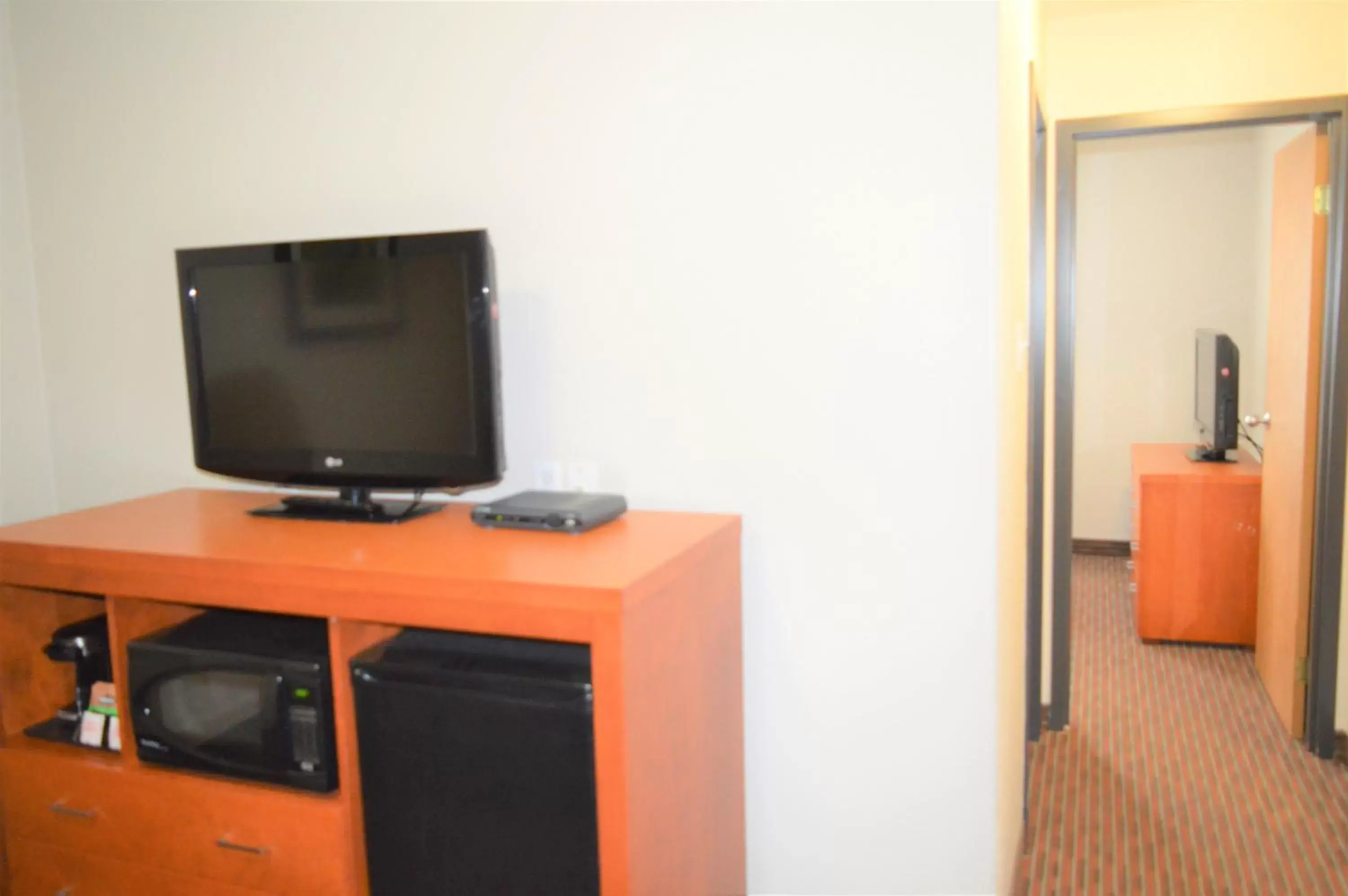 TV and multimedia, TV/Entertainment Center in Super 8 by Wyndham Grande Prairie