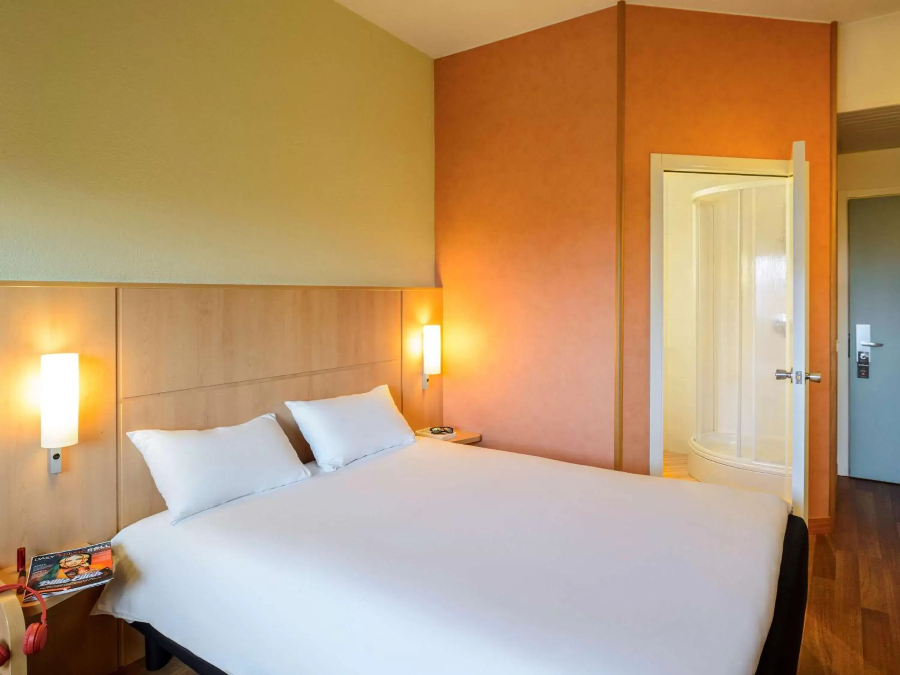 Bedroom, Bed in Hotel Ibis Milano Malpensa