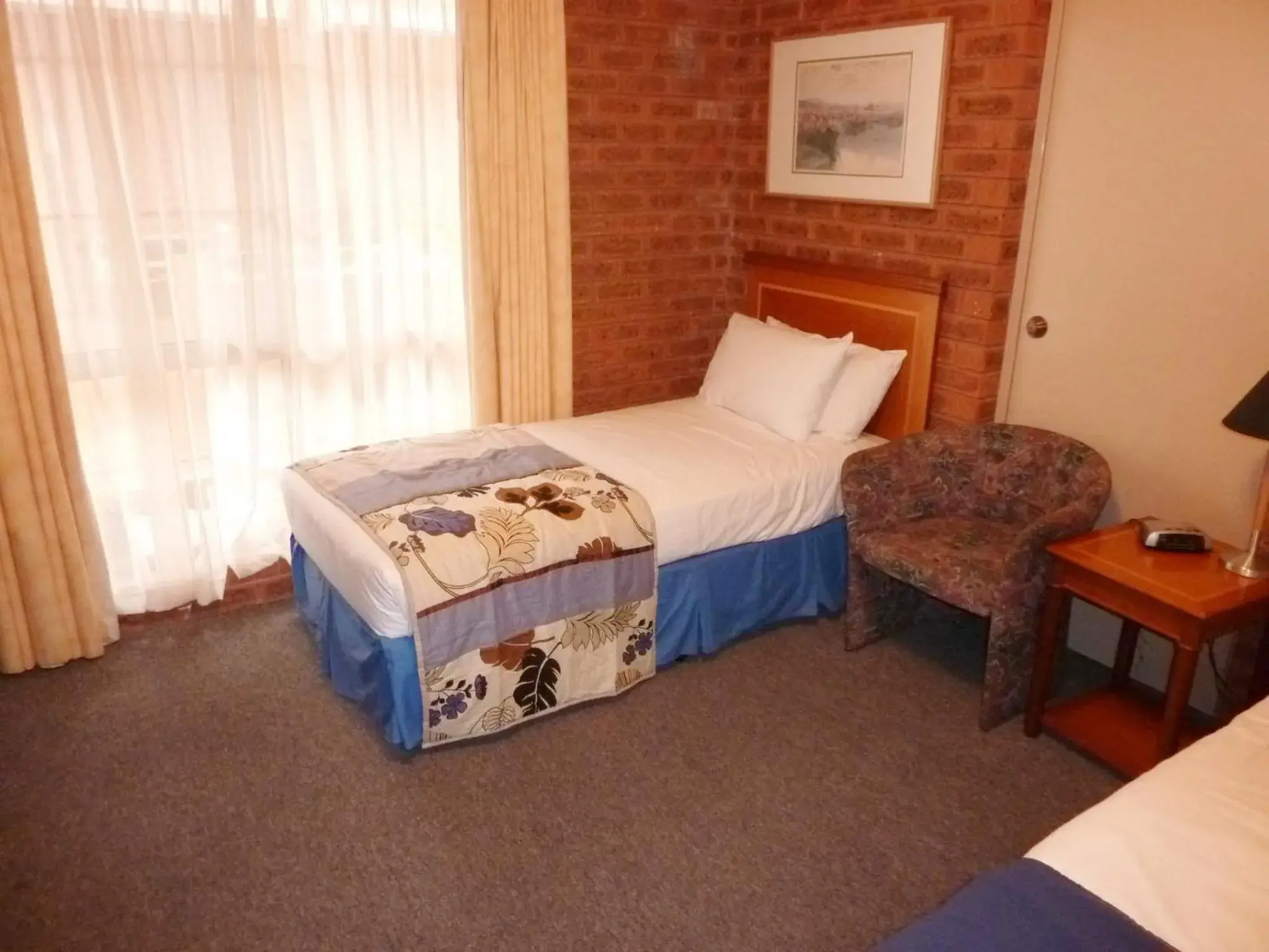 Bed in Central Yarrawonga Motor Inn