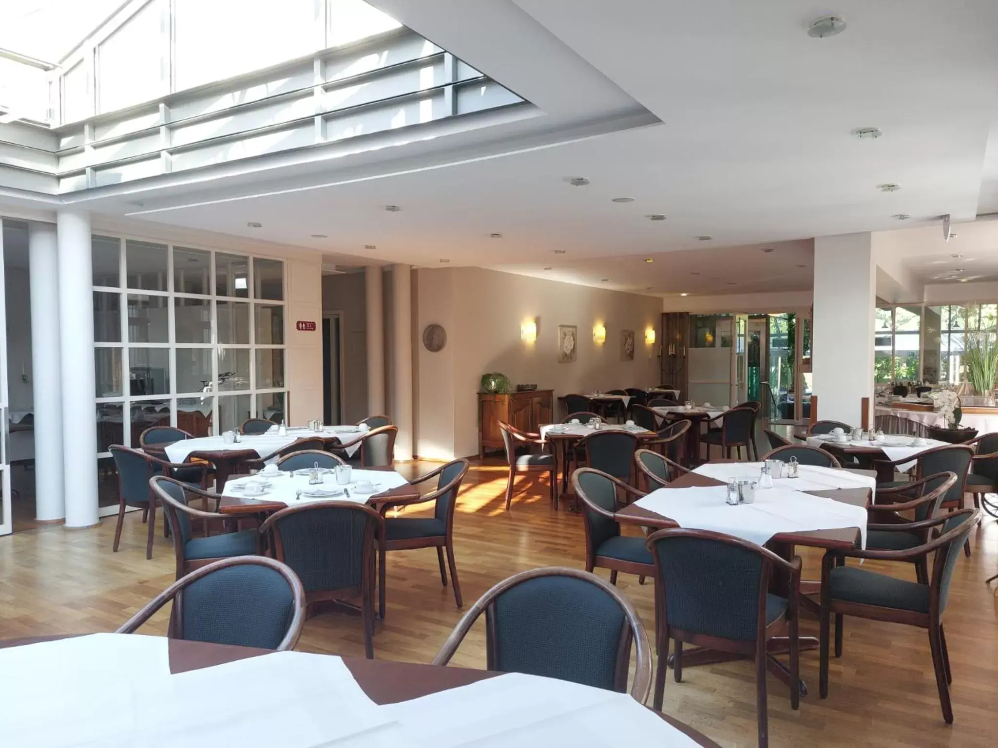 Buffet breakfast, Restaurant/Places to Eat in Hotel Goldener Stern