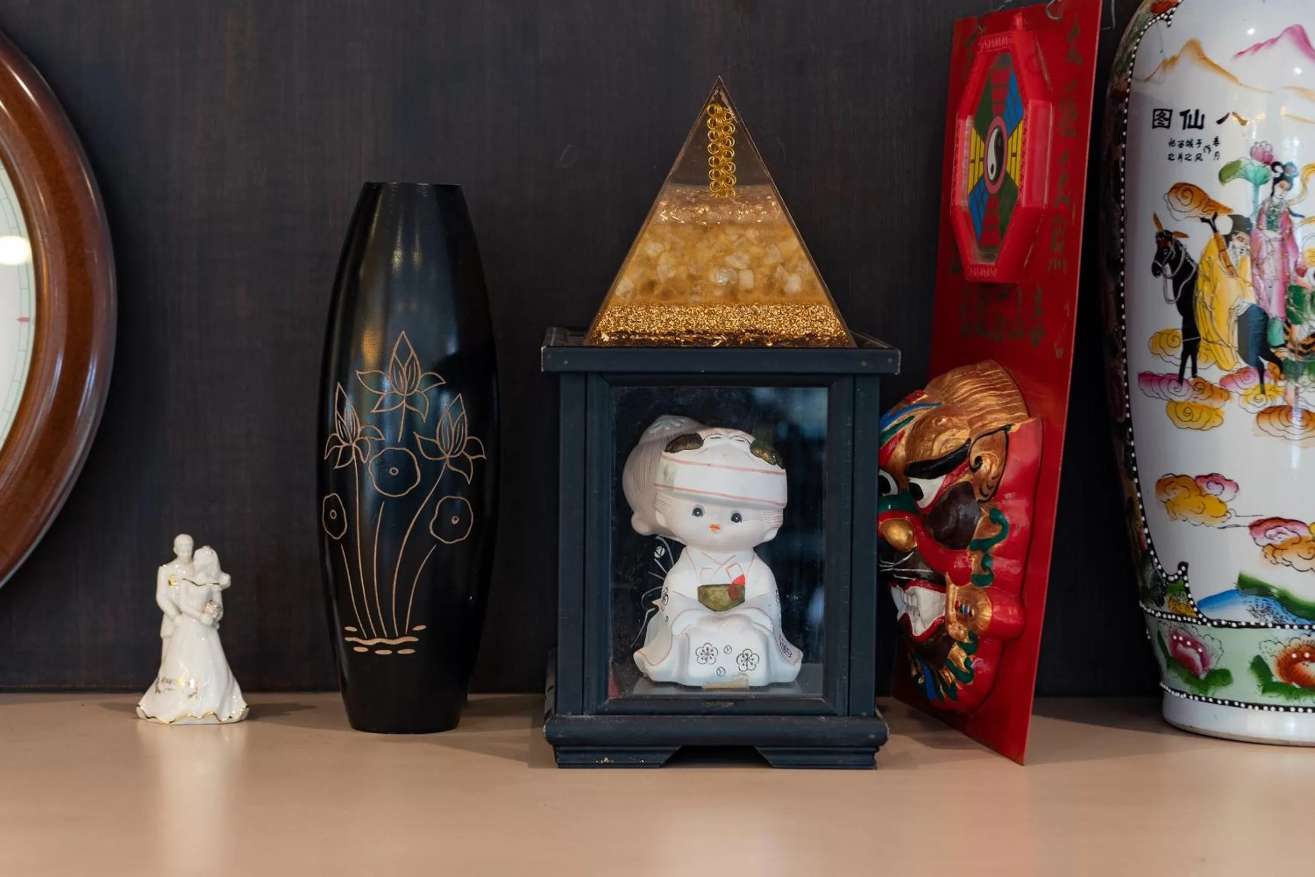 Seating area in Tycoon place garden