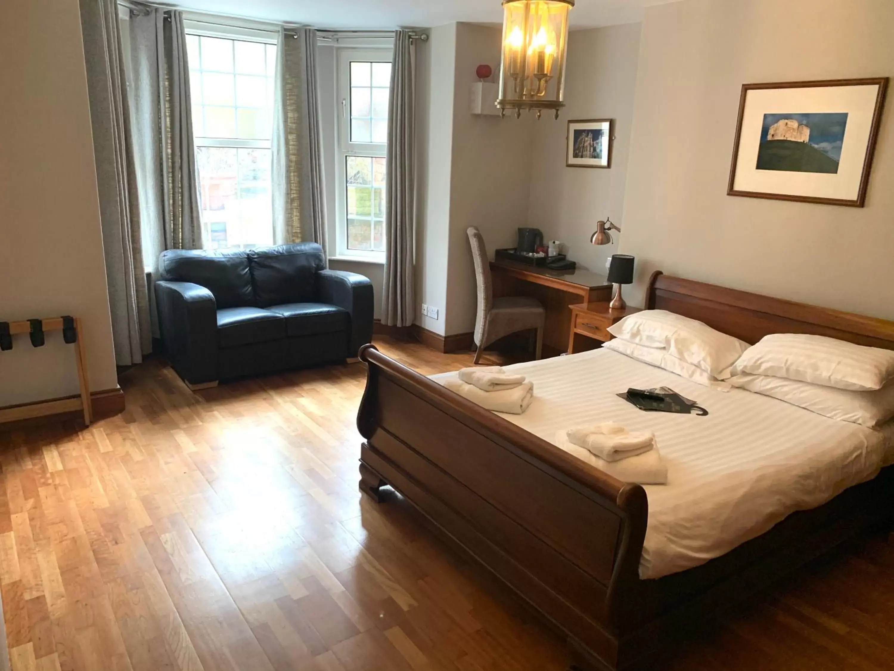 Bed in Hedley House Hotel & Apartments