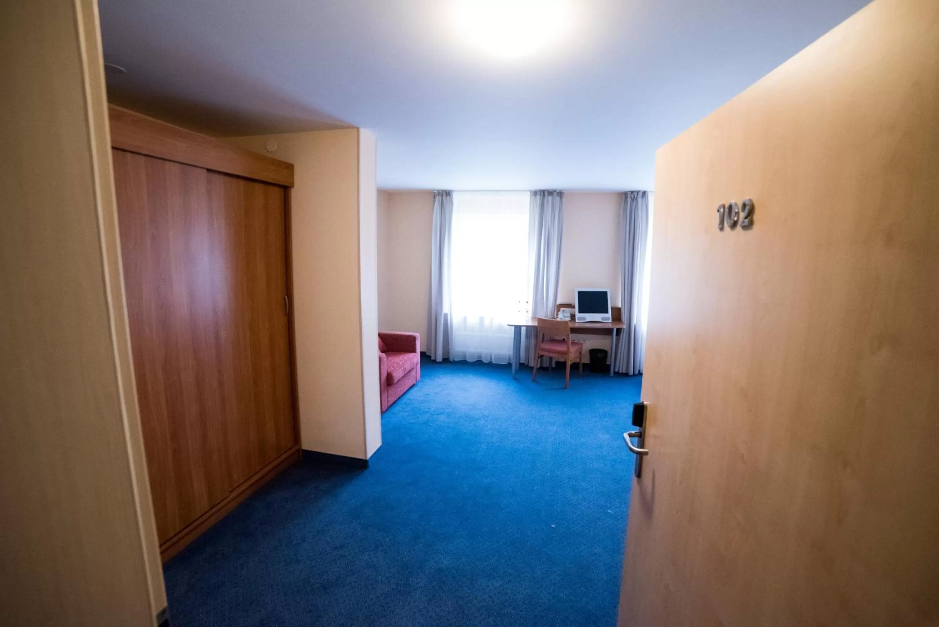 Property building, Bed in Hotel Tigra