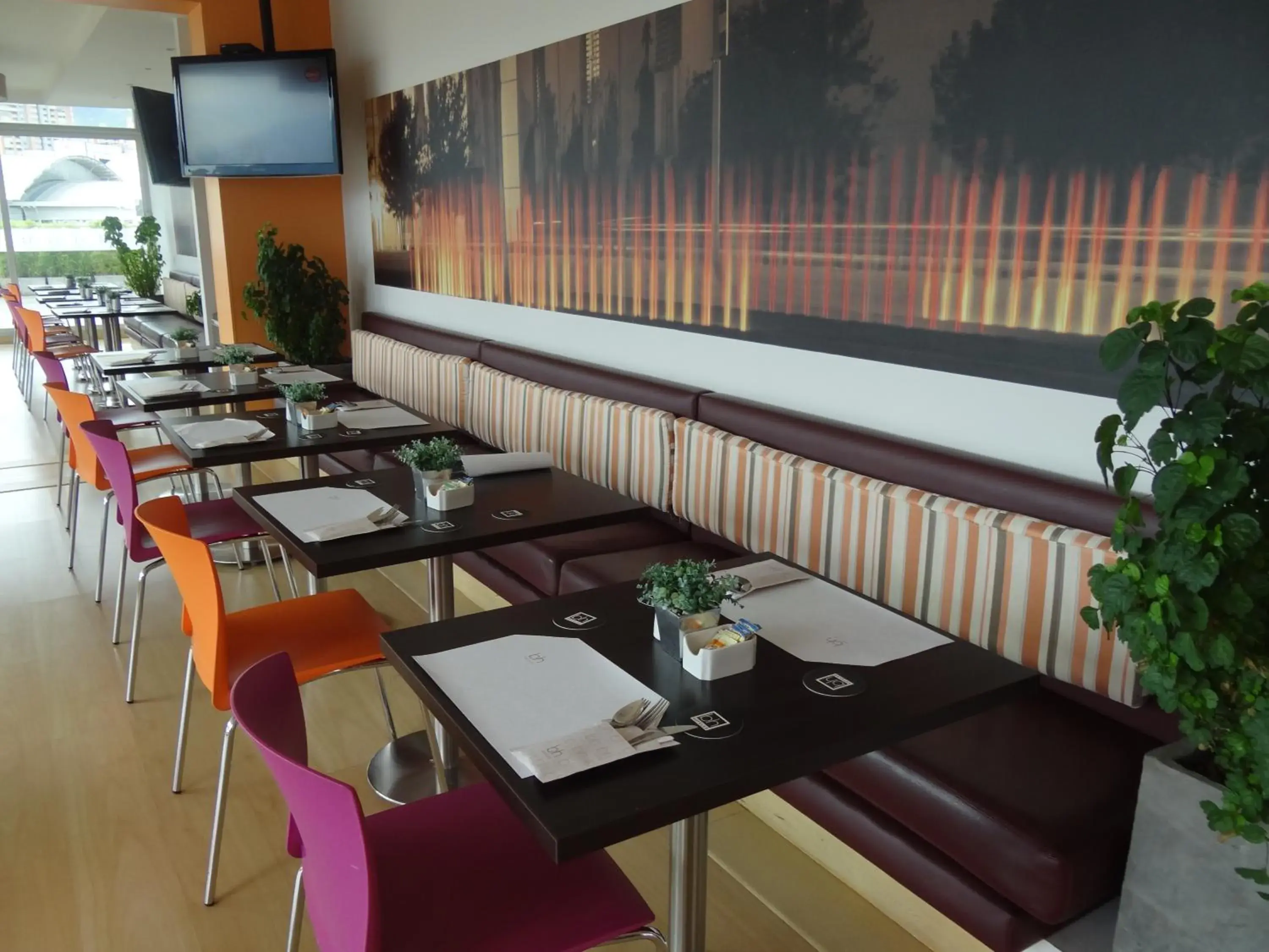 Restaurant/Places to Eat in Hotel bh El Poblado