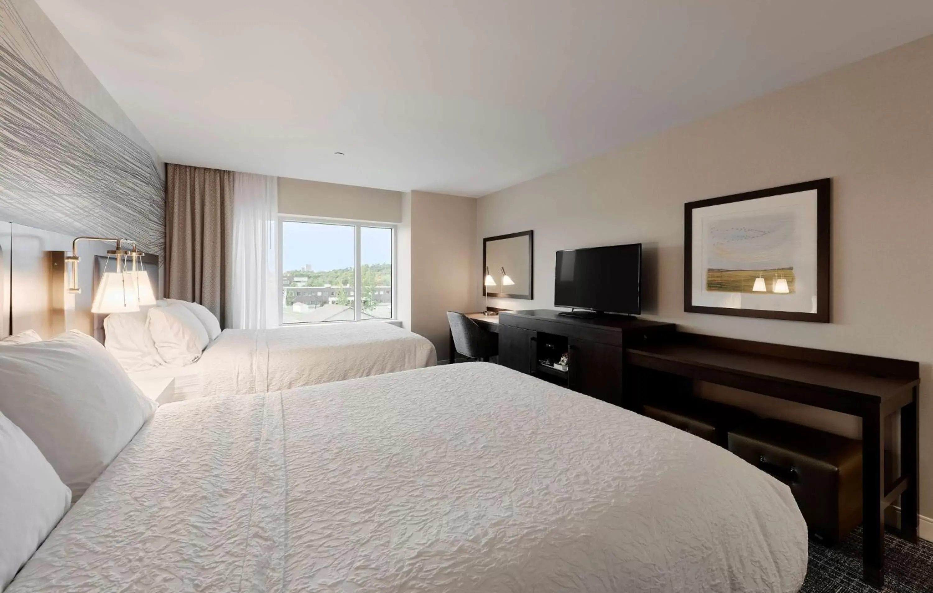 Bedroom in Hampton Inn & Suites By Hilton Quebec City /Saint-Romuald