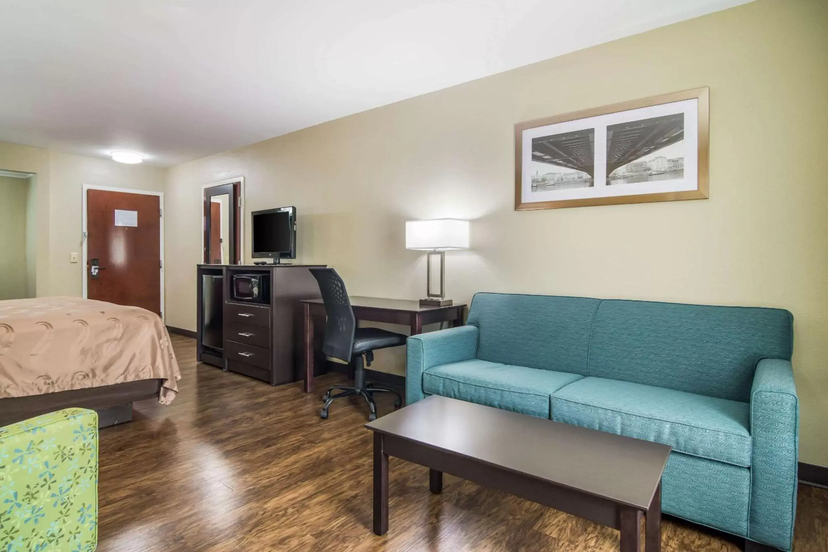 Photo of the whole room, Seating Area in Quality Inn & Suites Canton, GA