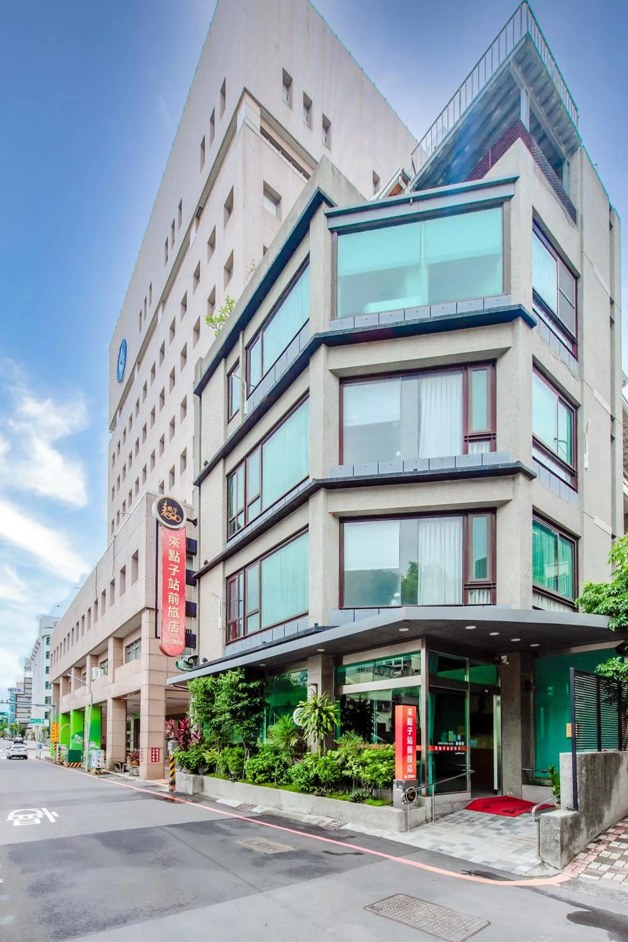 Property building in lightness Station Inn