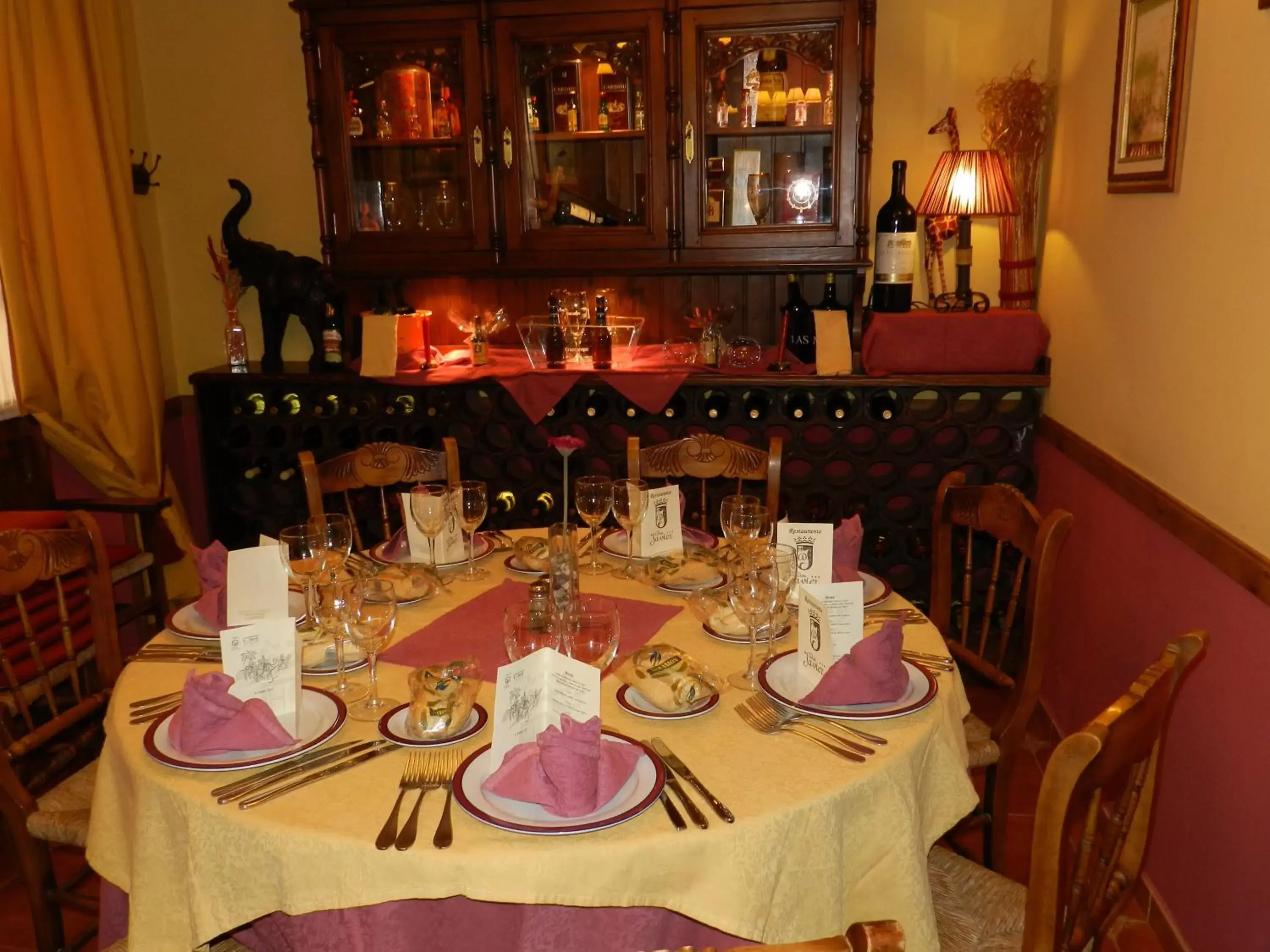 Restaurant/Places to Eat in Hotel Don Javier