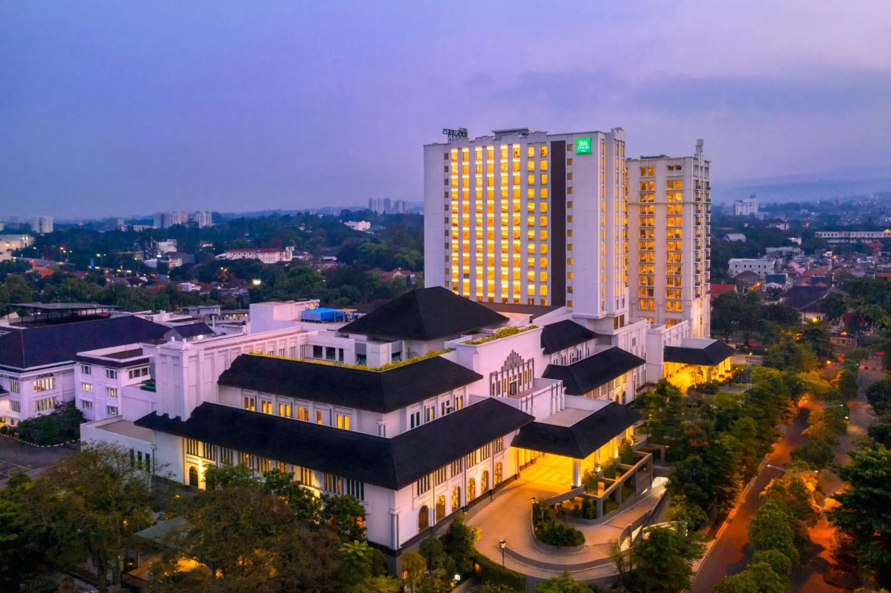 Property building, Bird's-eye View in ibis Styles Bandung Grand Central