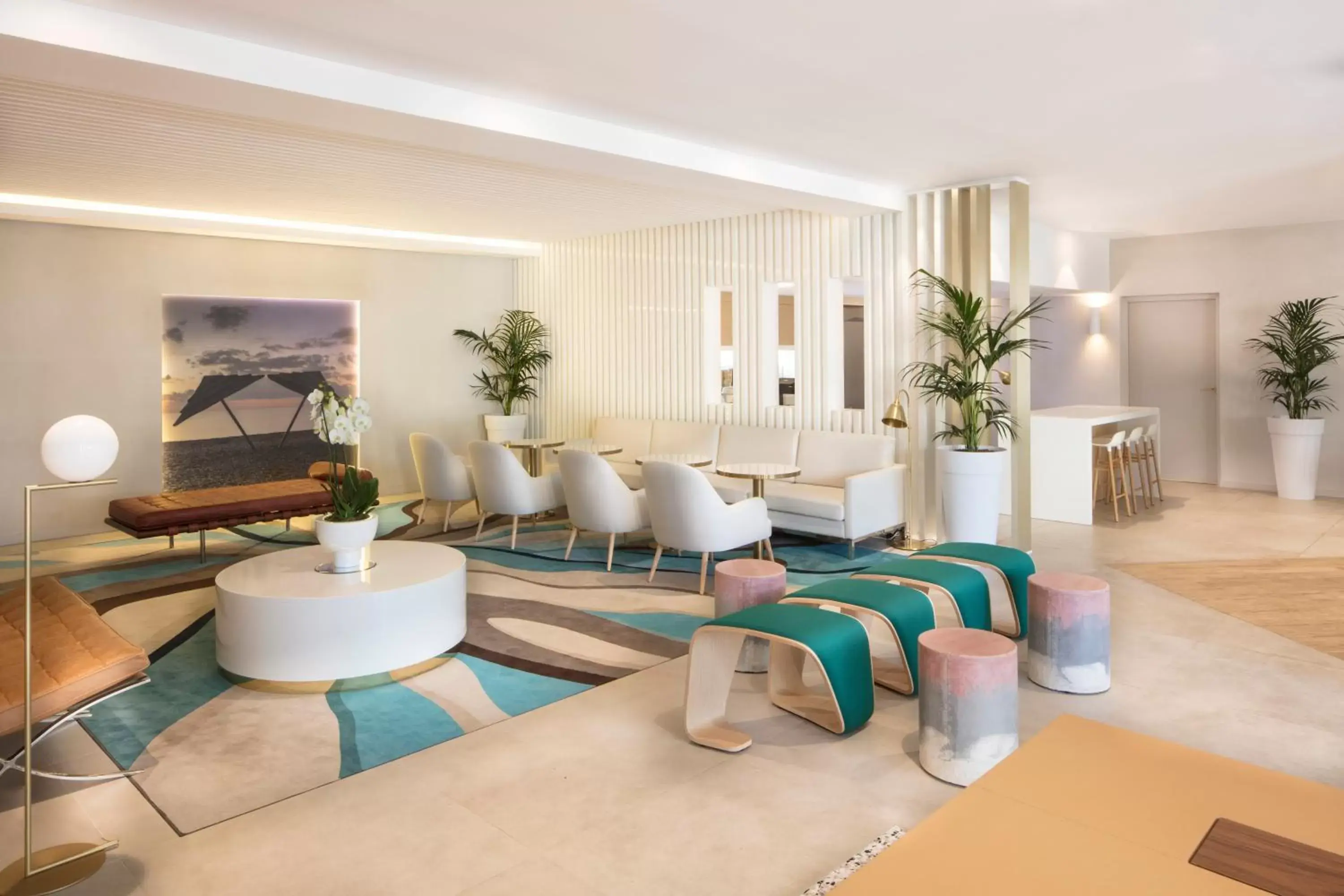 Living room, Lobby/Reception in Mercure Villeneuve Loubet Plage